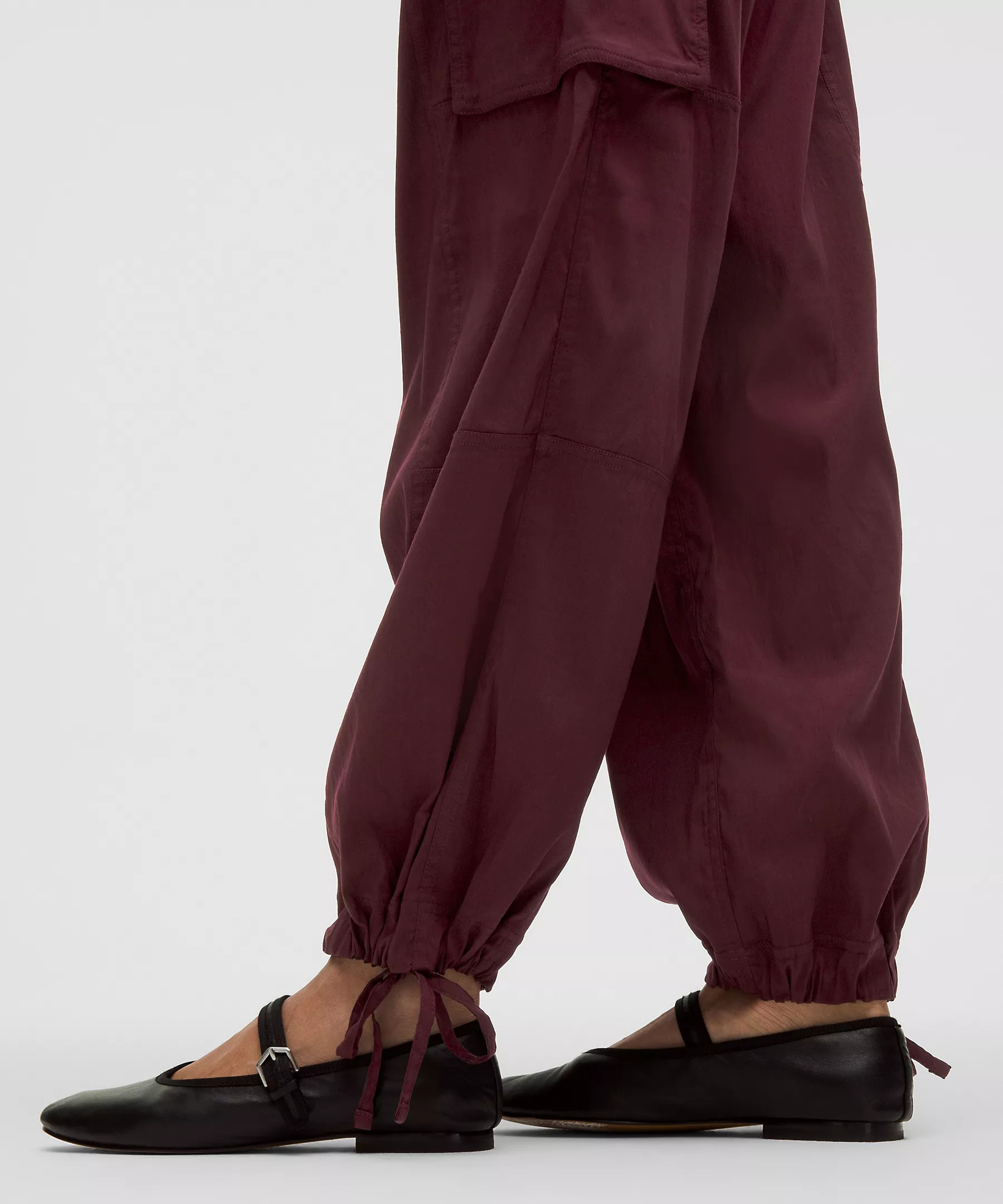 Lightweight Adjustable Mid-Rise Cargo Pant | Lululemon (US)