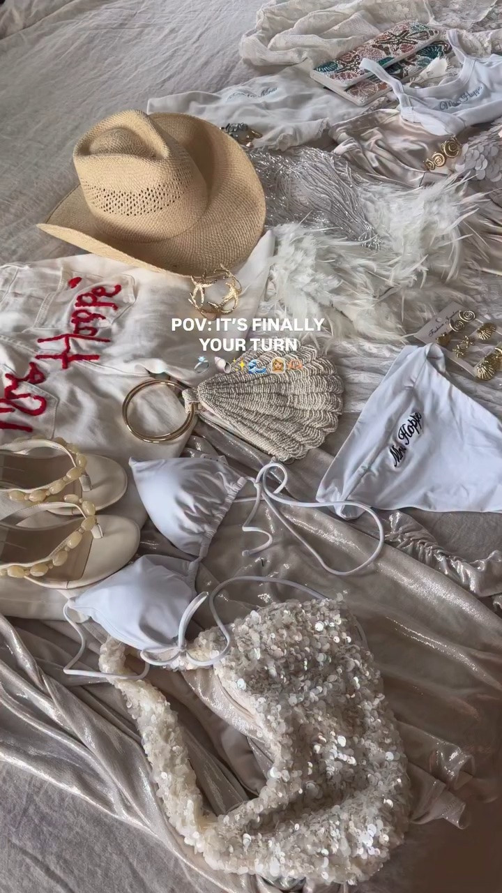 IT’S BACHELORETTE WEEKEND 👰🏼‍♀️🤍🫶🏼🐚✨ type outfit if you want to info for everything I packed!

#bachelorette #brideoutfit