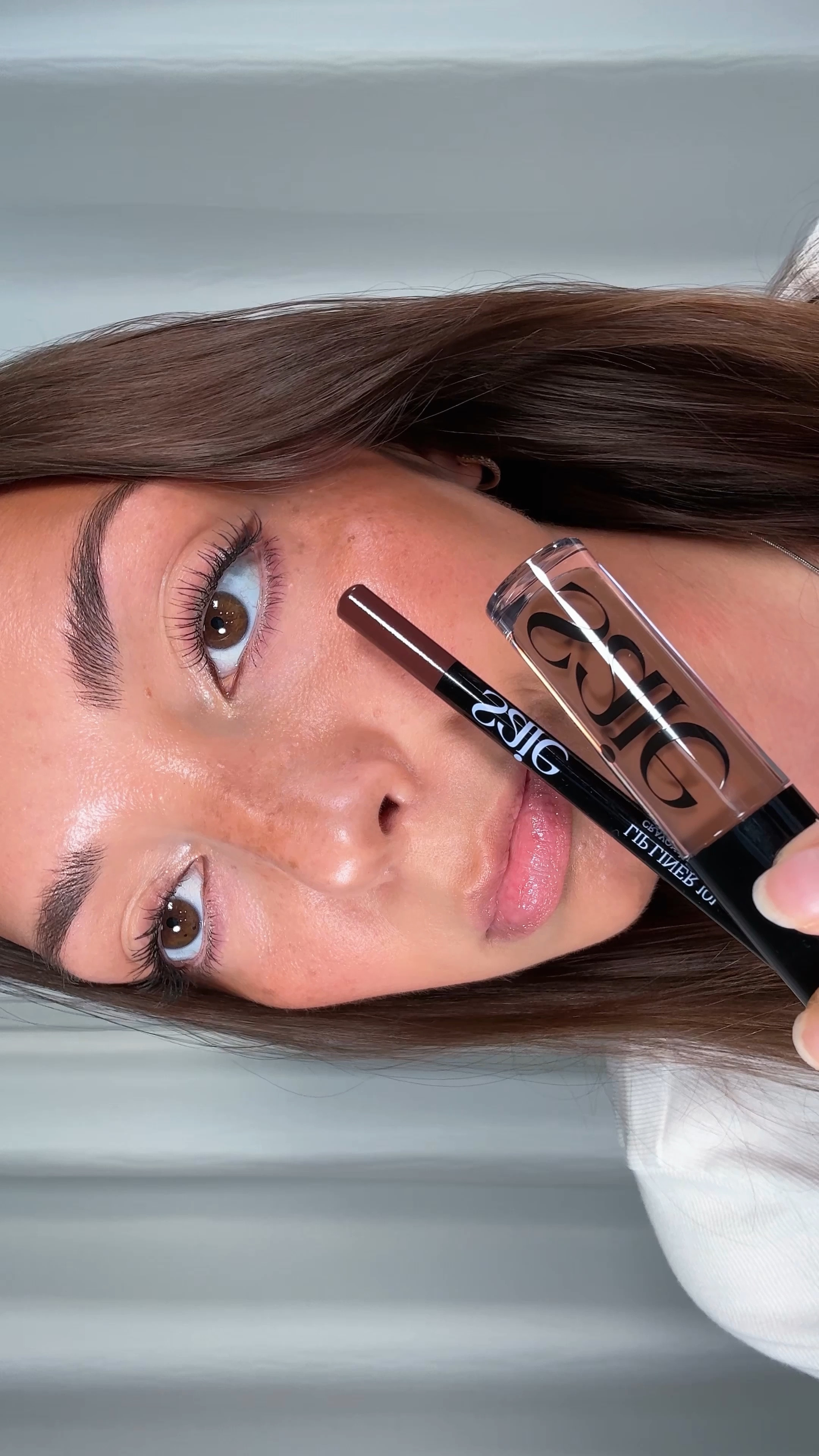 The beginning of fall lip combo 🤎 this liner & gloss from @saiebeauty is perfection imo 

- lip liner shade tease
- lip gloss shade push 

#newmakeup #fallmakeup #lipcombo #naturalmakeup