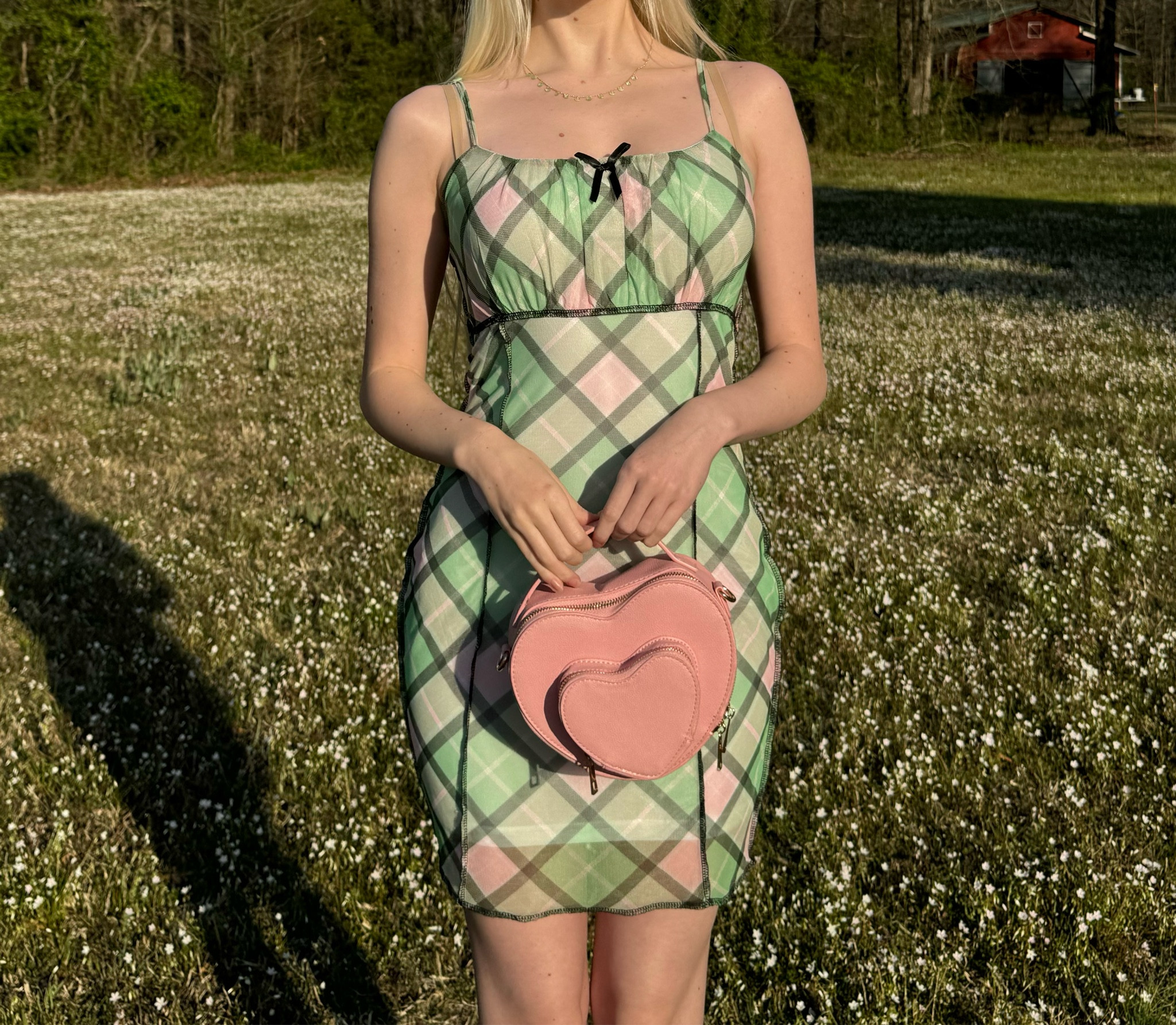 Similar dresses and purses are linked below! 💖

#LTKfindsunder50 #LTKsalealert #LTKfindsunder100