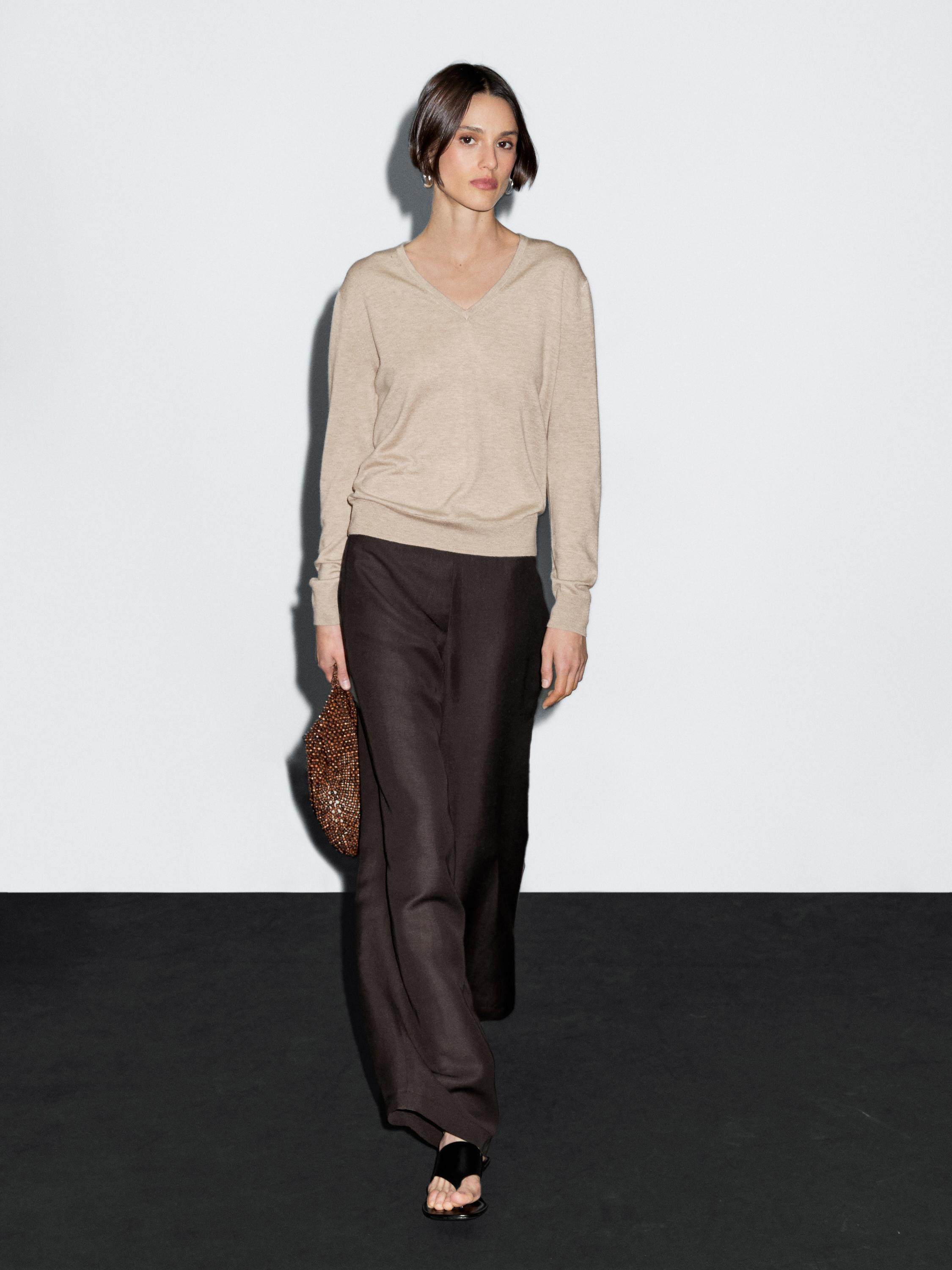 Wool blend V-neck knit sweater | Massimo Dutti US