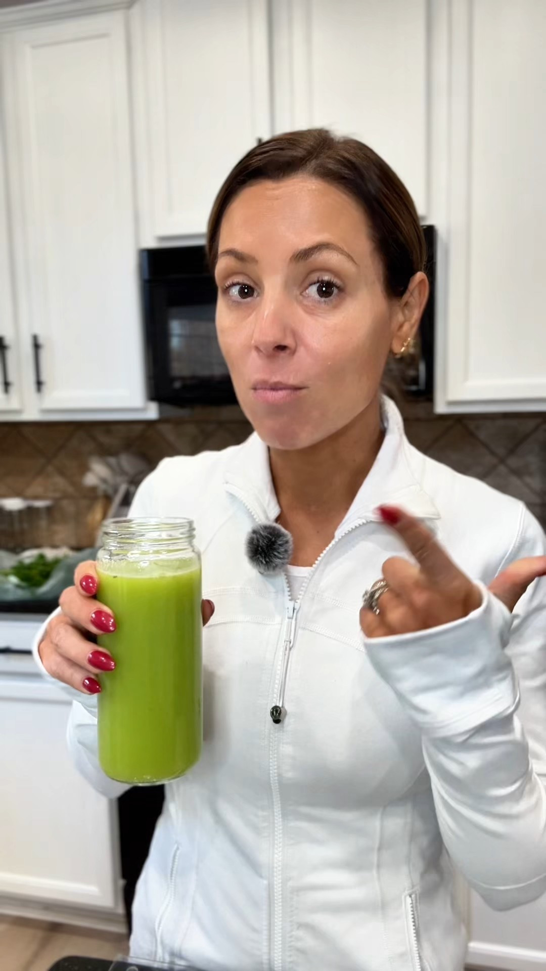 I saw Martha Stewart talk about drinking green juice regularly… and at 84, she looks incredible — so I took notes.

This juice is made with celery, pear, orange, cucumber, ginger, and parsley, and each ingredient is here for a reason. It supports hydration, digestion, fiber intake, inflammation support, and overall gut health — especially important as we head into a New Year focused on healthier habits.

I’ve found that making fresh juice at home is one of the easiest ways to stay consistent with wellness goals. No added sugar, no preservatives, and you can customize your juice depending on what your body needs that day.

That’s why I love using a slow cold-press juicer. It gently extracts juice, helps preserve nutrients, and makes juicing feel doable long-term — not like a phase you quit by February.

New Year. New habits. And if Martha’s still doing this at 84… it might be time we all start. #greenjuice
#newyearhabits
#healthyliving
#juicingathome
#wellnessover40
#freshjuice
#guthealth
#newyearwellness
#healthyaging
#dailyhabits 