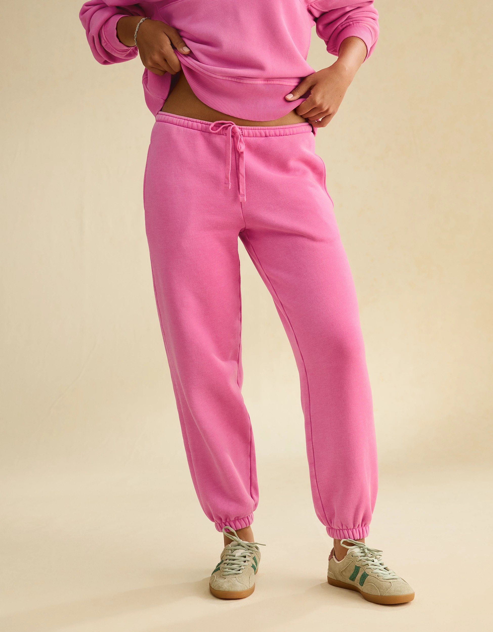 AE Everyday Luxe Low-Rise Baggy Jogger | American Eagle Outfitters (US & CA)