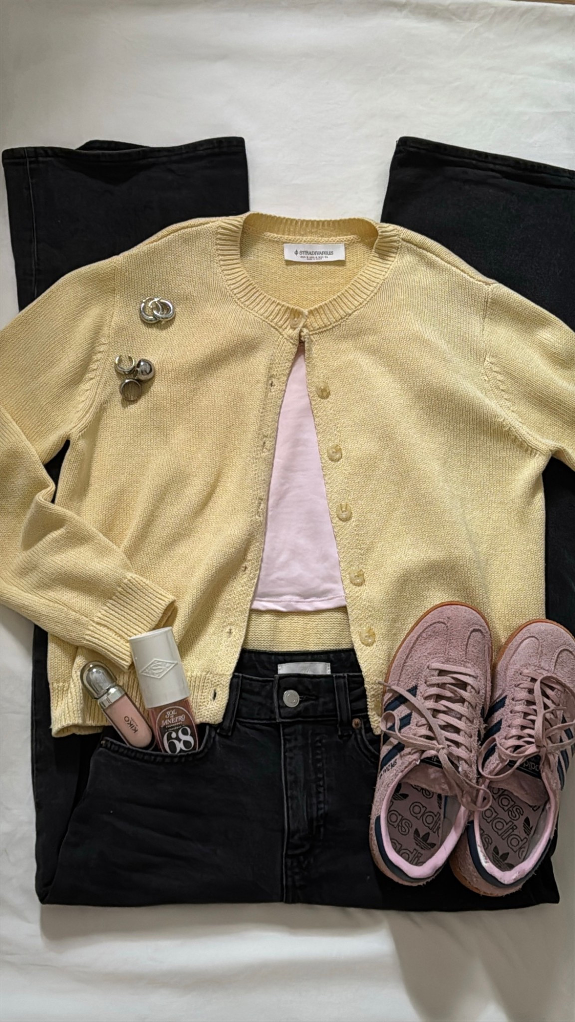 Love this cardigan
Earrings- https://s.click.aliexpress.com/e/_opG3SDn