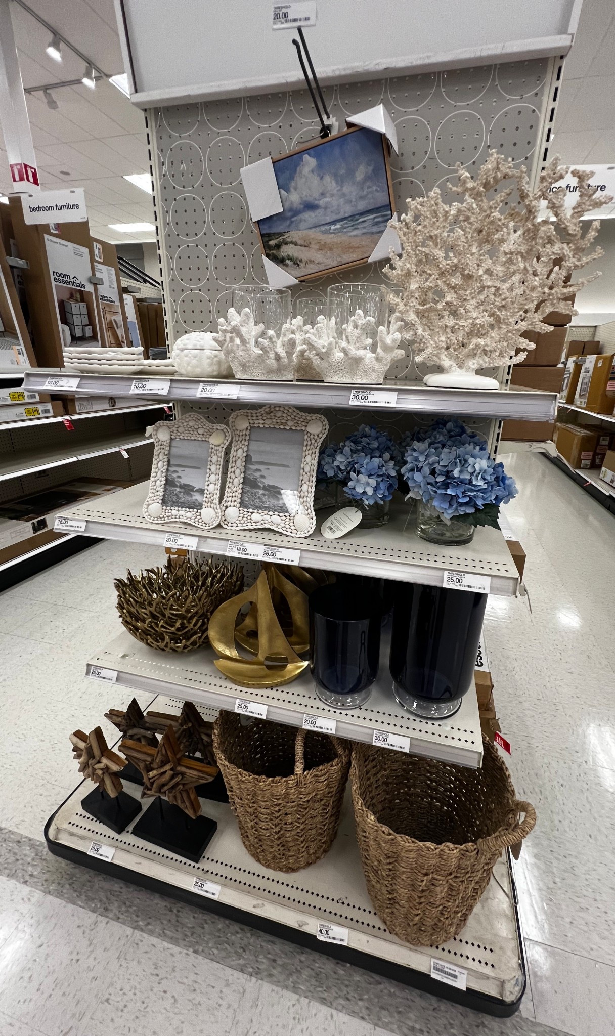 Coastal Decor 

#LTKSeasonal #LTKHome #LTKOver40