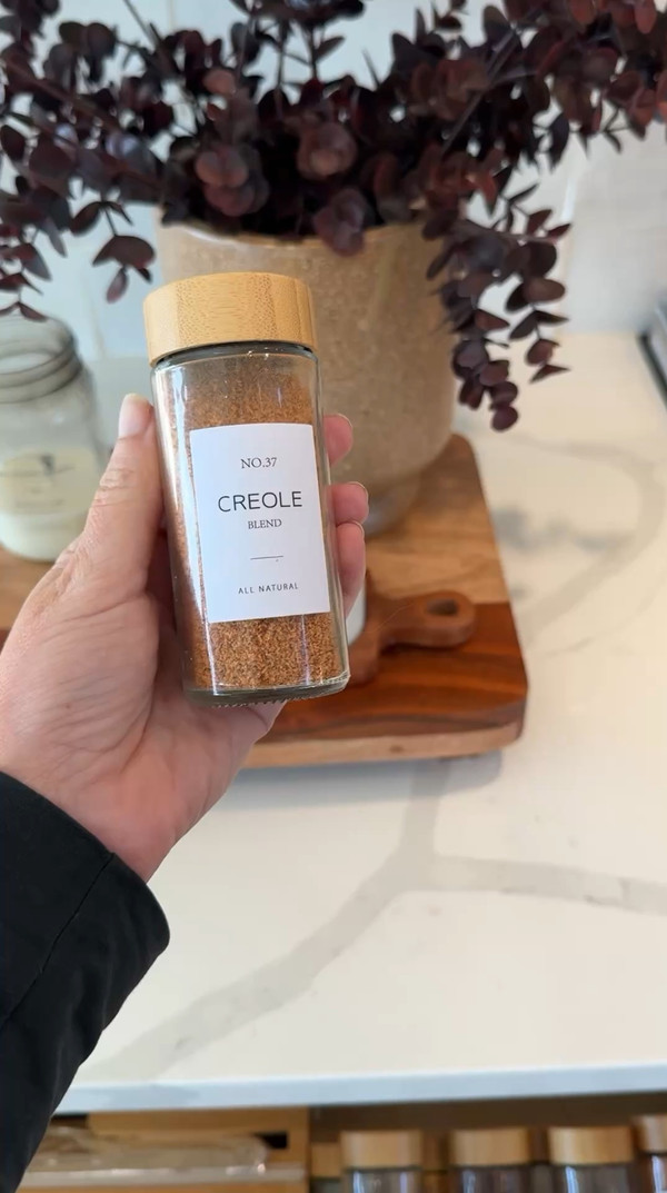 Elevate your kitchen with these Amazon finds for spice jar organization!