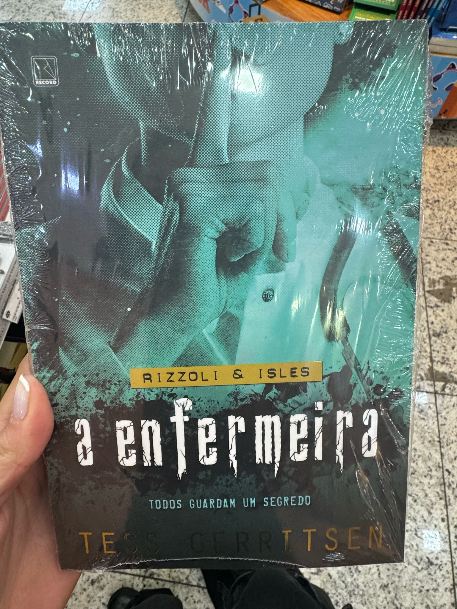 A enfermeira é um thriller policial imperdível da autora best-seller Tess Gerritsen. Quando um crime brutal aponta para uma teia de segredos, a dupla Jane Rizzoli e Maura Isles tenta desvendar as tramas intrincadas que desafiam até as mentes mais experientes

#LTKover50style #LTKgiftguide #LTKbrasil