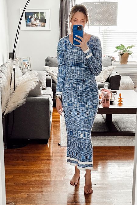 Long sleeve blue knit dress for spring and summer 