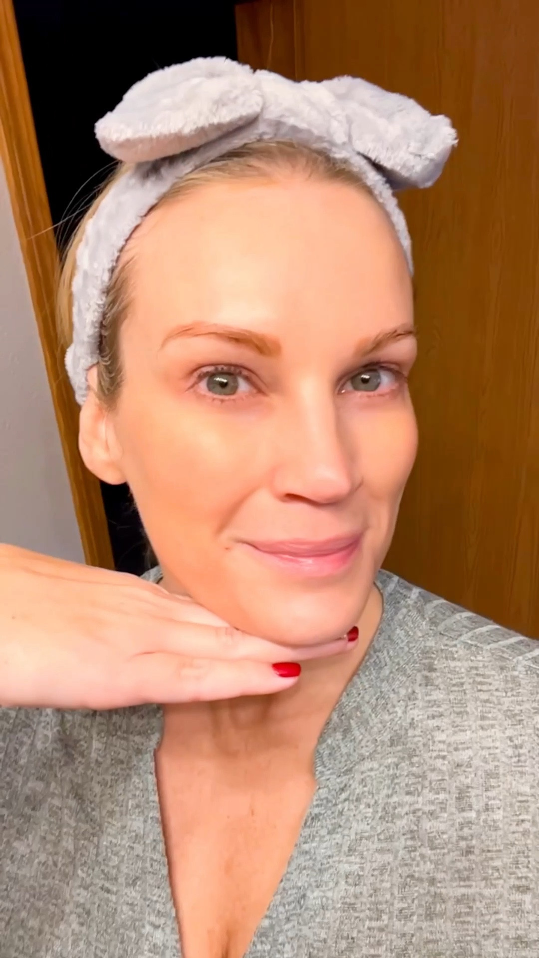 New year, same me—just more confident ✨
Getting ready with my favorite skincare that supports mature skin and a mindset focused on gratitude, growth, and showing up as myself at every age. Healthy skin, positive routines, and products I truly love make all the difference. Everything I’m using is linked 🤍

 #MidLifeBeauty #GratefulHeart #LivingMyBestLife #CleanSkincare
#MidlifeGlow #ConfidenceAtAnyAge
#FreshStartEnergy

#LTKBeauty #LTKOver40 #LTKFindsUnder50