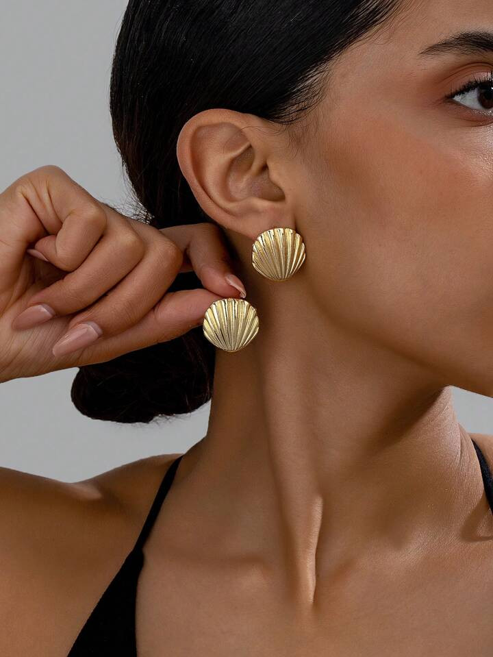 1pair Elegant & Exquisite Seashell Shaped Earrings With Fashionable Style | SHEIN