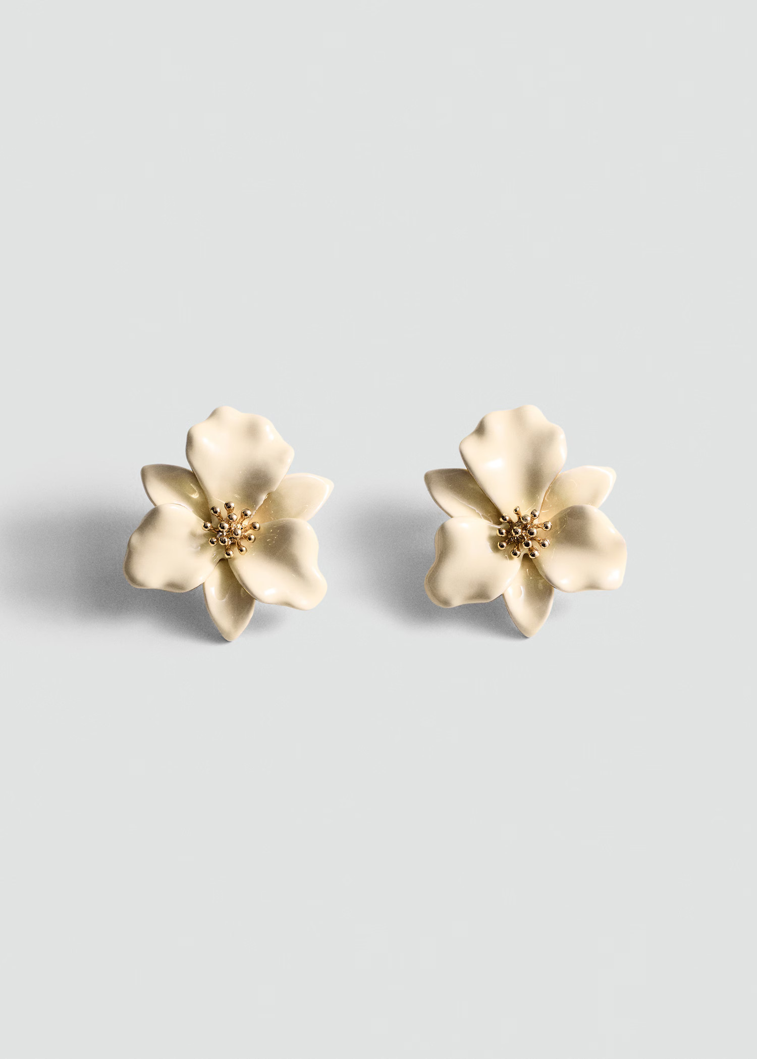 Maxi flower earrings - Woman | MANGO United Kingdom | MANGO (UK)