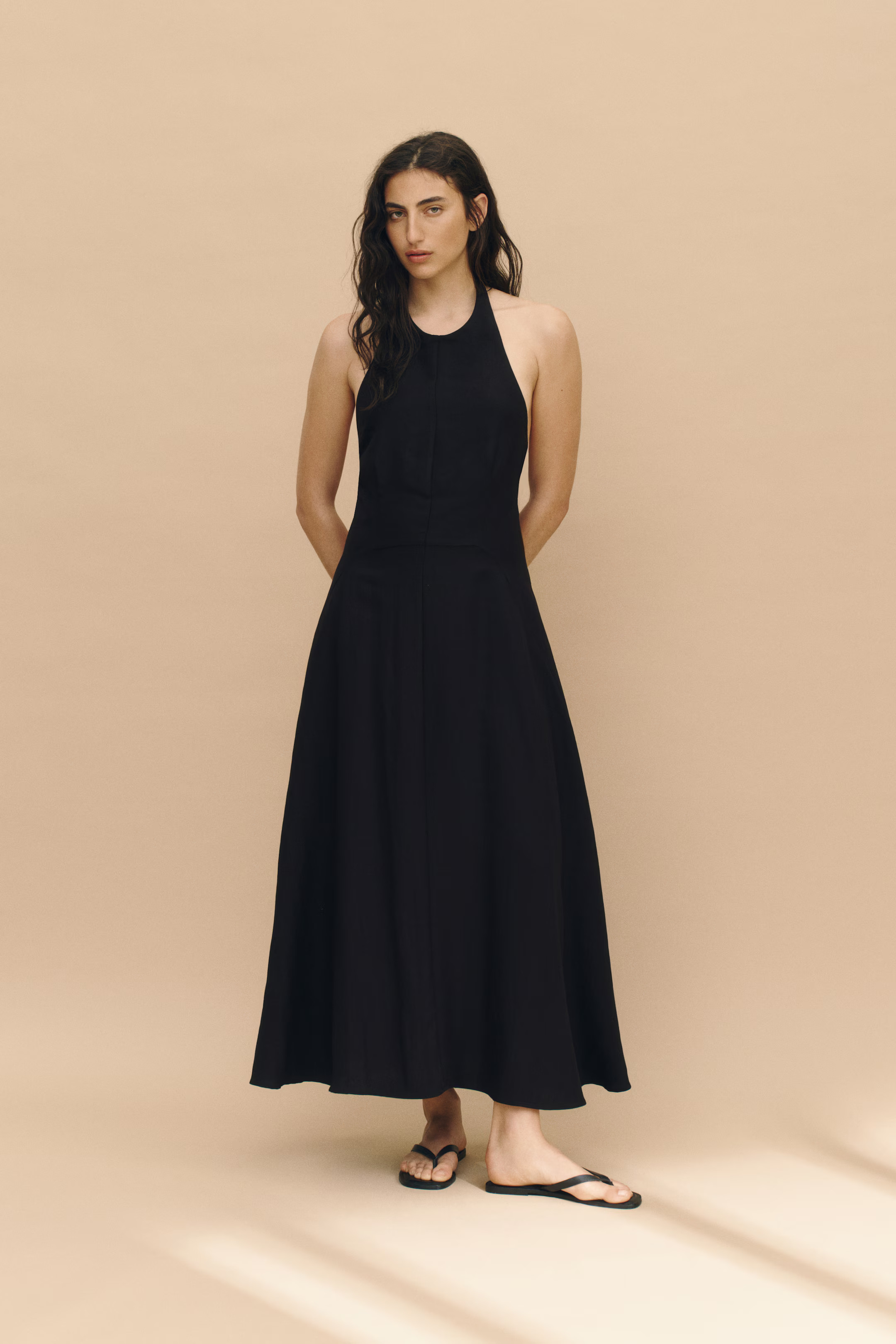 Flared halterneck dress | H&M (UK, MY, IN, SG, PH, TW, HK)