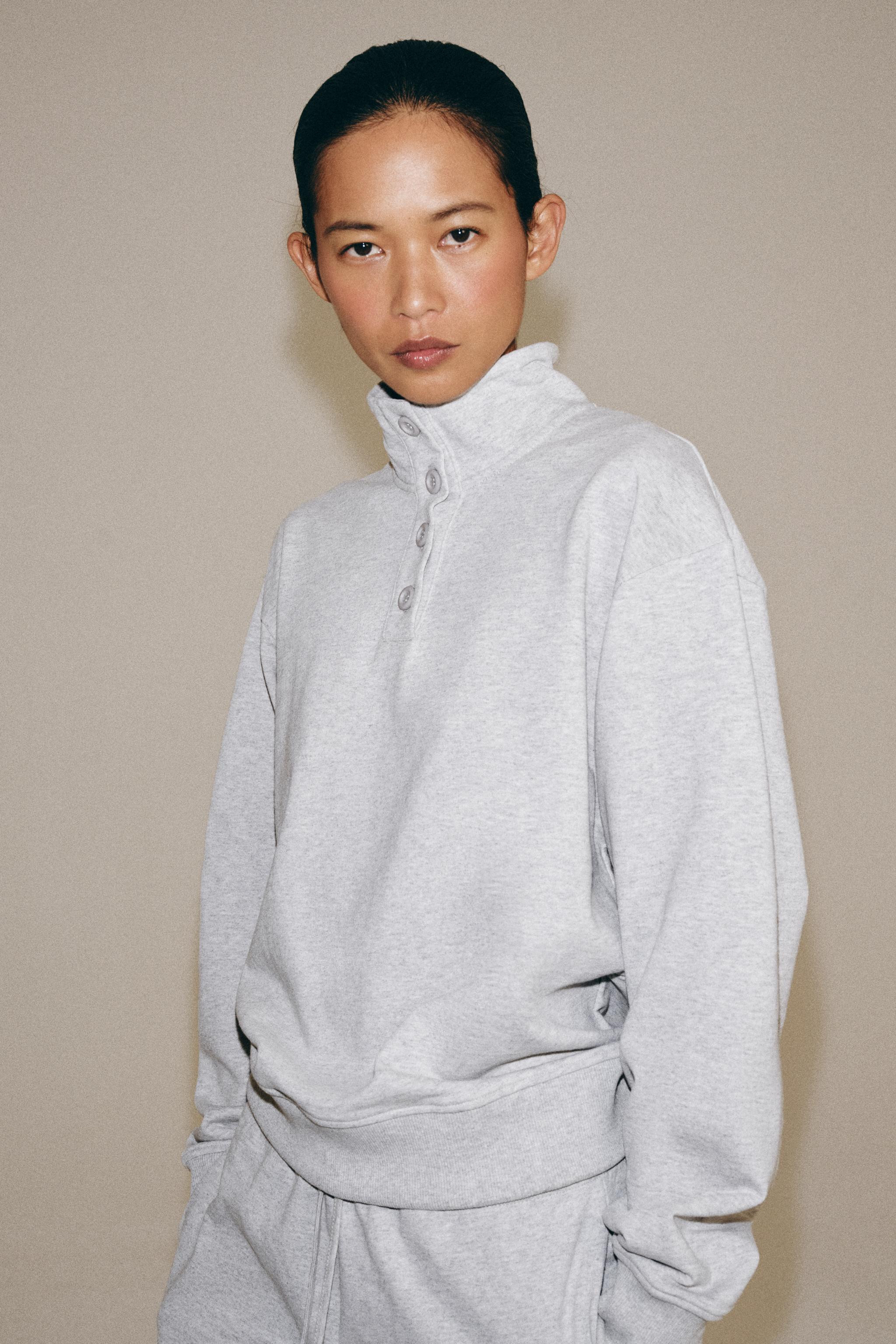 Sweatshirt crafted in a cotton blend fabric. Featuring a high neck, long sleeves with cuffs, a st... | Zara UK