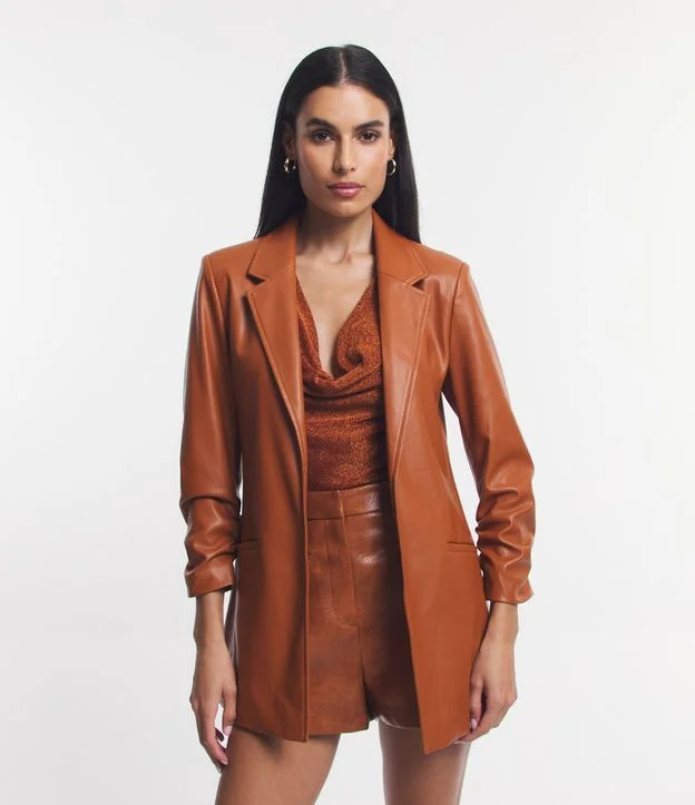 Blazer Alongado em Pu com Detalhe Franzidinho nas Mangas Preto | Renner (BR)