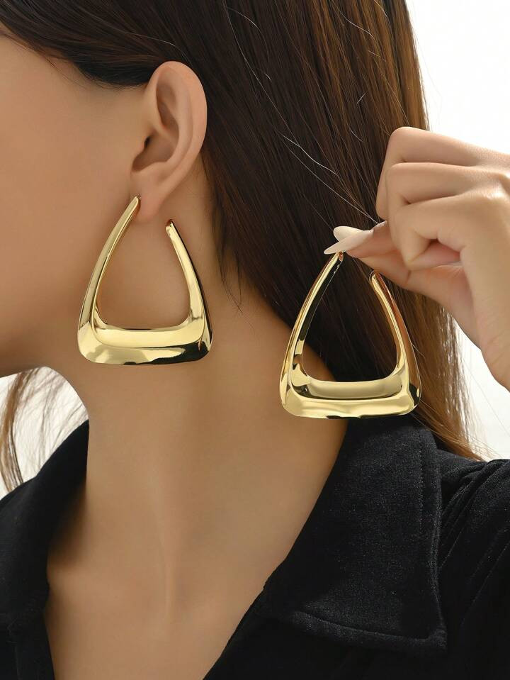 1 Pair Vintage Geometric Minimalist Exaggerated Triangle Earrings, Suitable For Daily Wear By Women | SHEIN