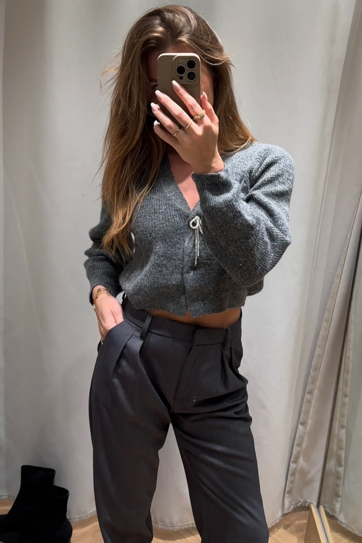 Grey cardigan with sparkling little bow 

Cute knitwear


#LTKparties #LTKSeasonal #LTKHoliday