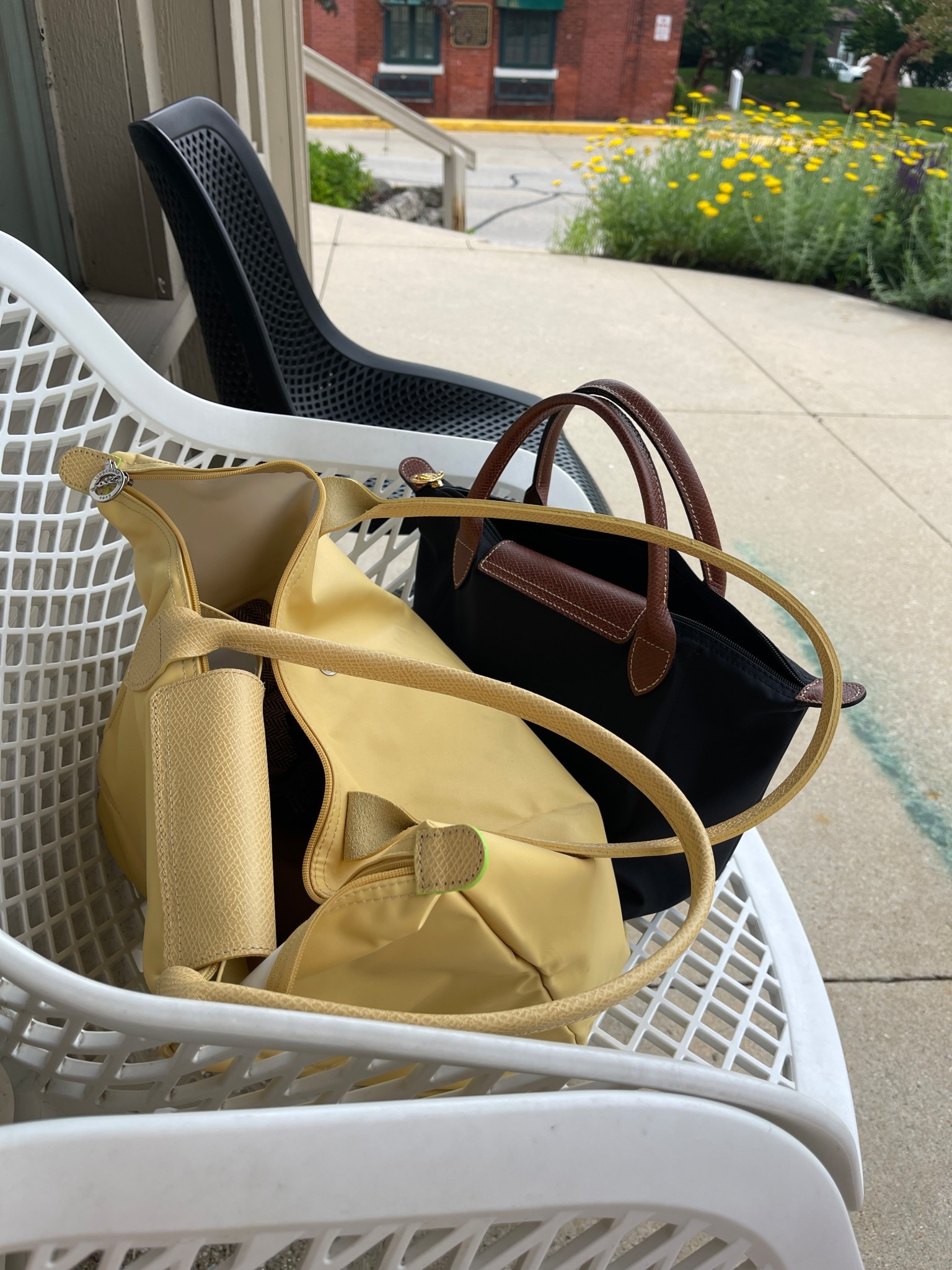 Never too many Longchamps



#LTKSummerEdit #LTKItBag #LTKWorkwear