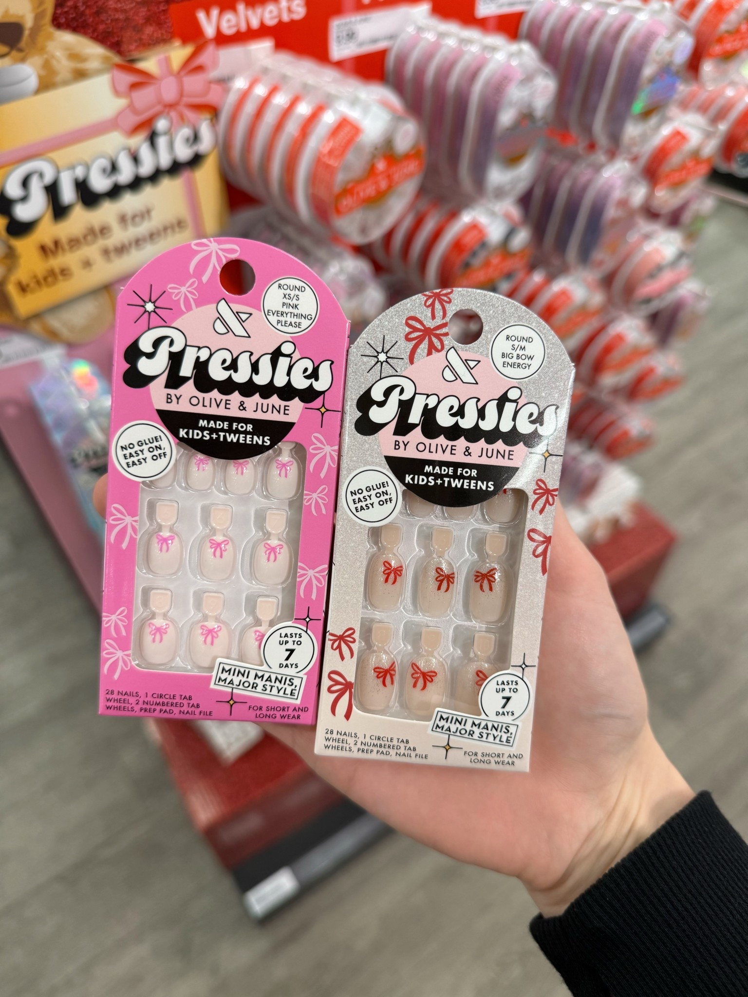 Cute bow fake nails 

#LTKHoliday #LTKGiftGuide #LTKFindsUnder50