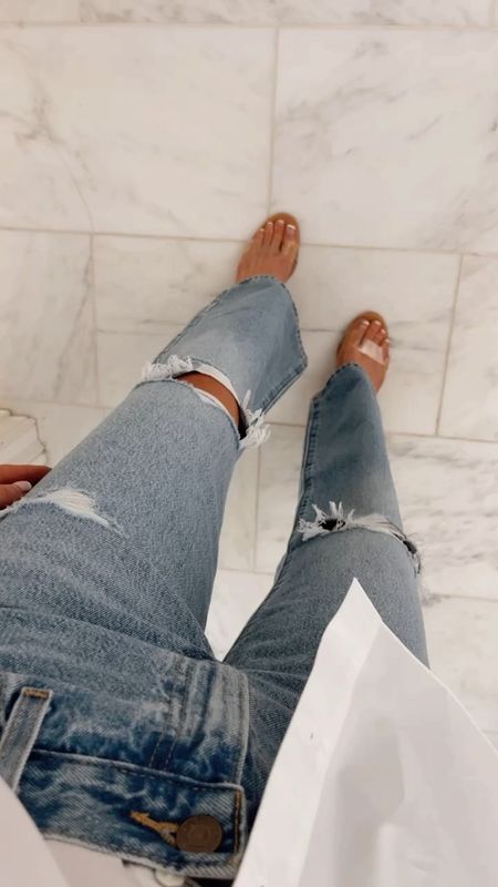 Wide leg ripped jeans 