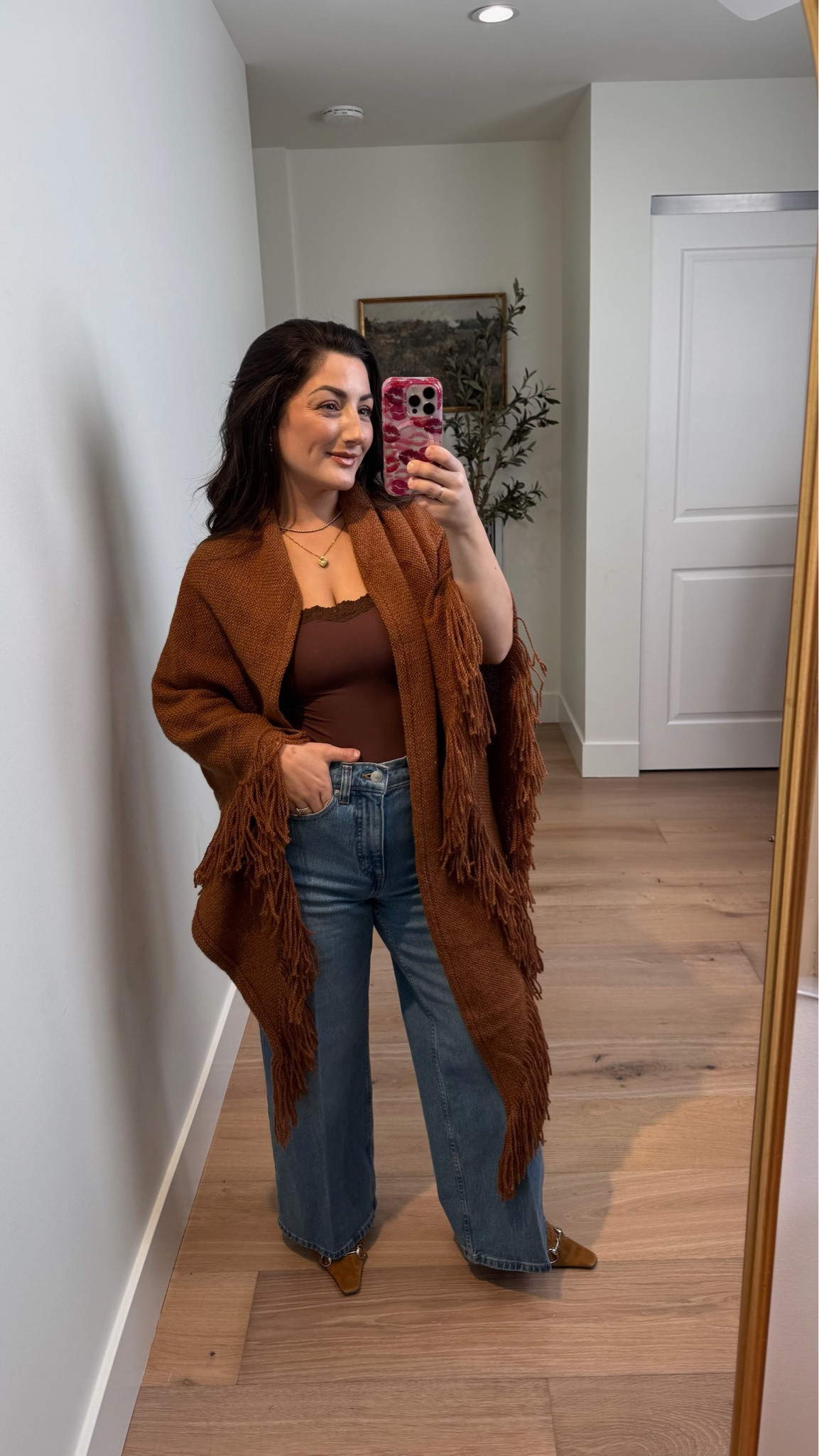 Love this fringe wrap!! 
One size 

5’0” 140lbs