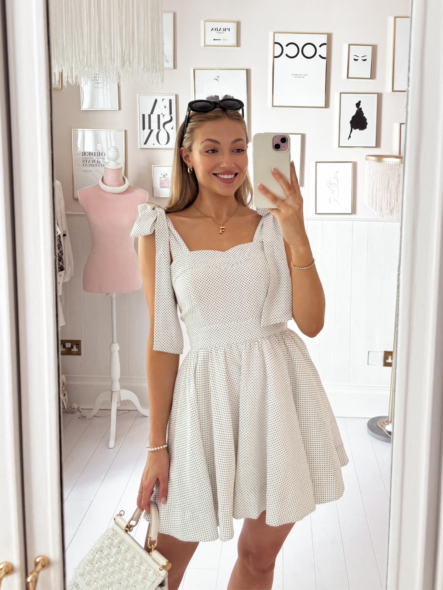 Polka dots, sweetheart bust and bow straps: perfection 🤍 