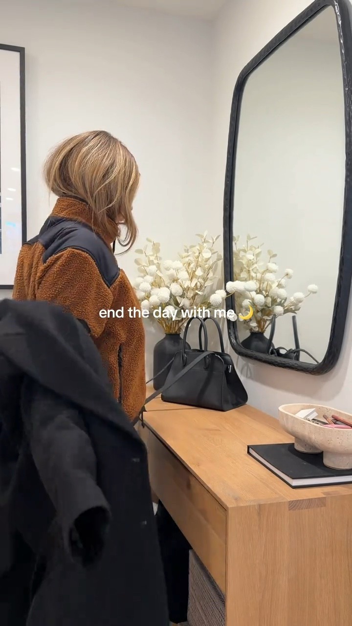 end the day with me 🌙 

 