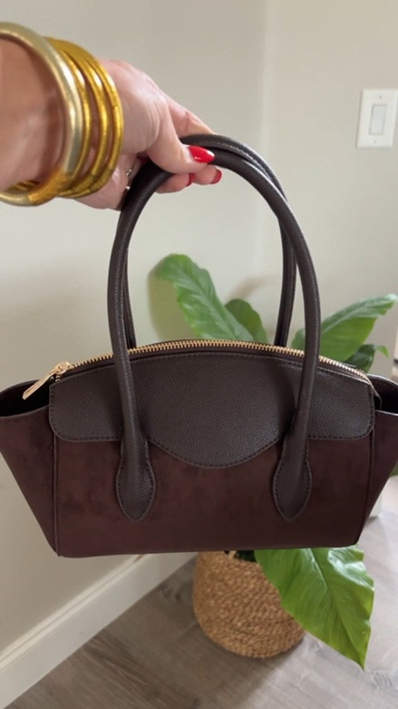 This bag looks way more expensive than it actually is!😍 Perfect for fall!!!🍂🤎🍁

Purse, handbag, fall, winter @Target

#LTKSeasonal #LTKgrwm #LTKmomlife