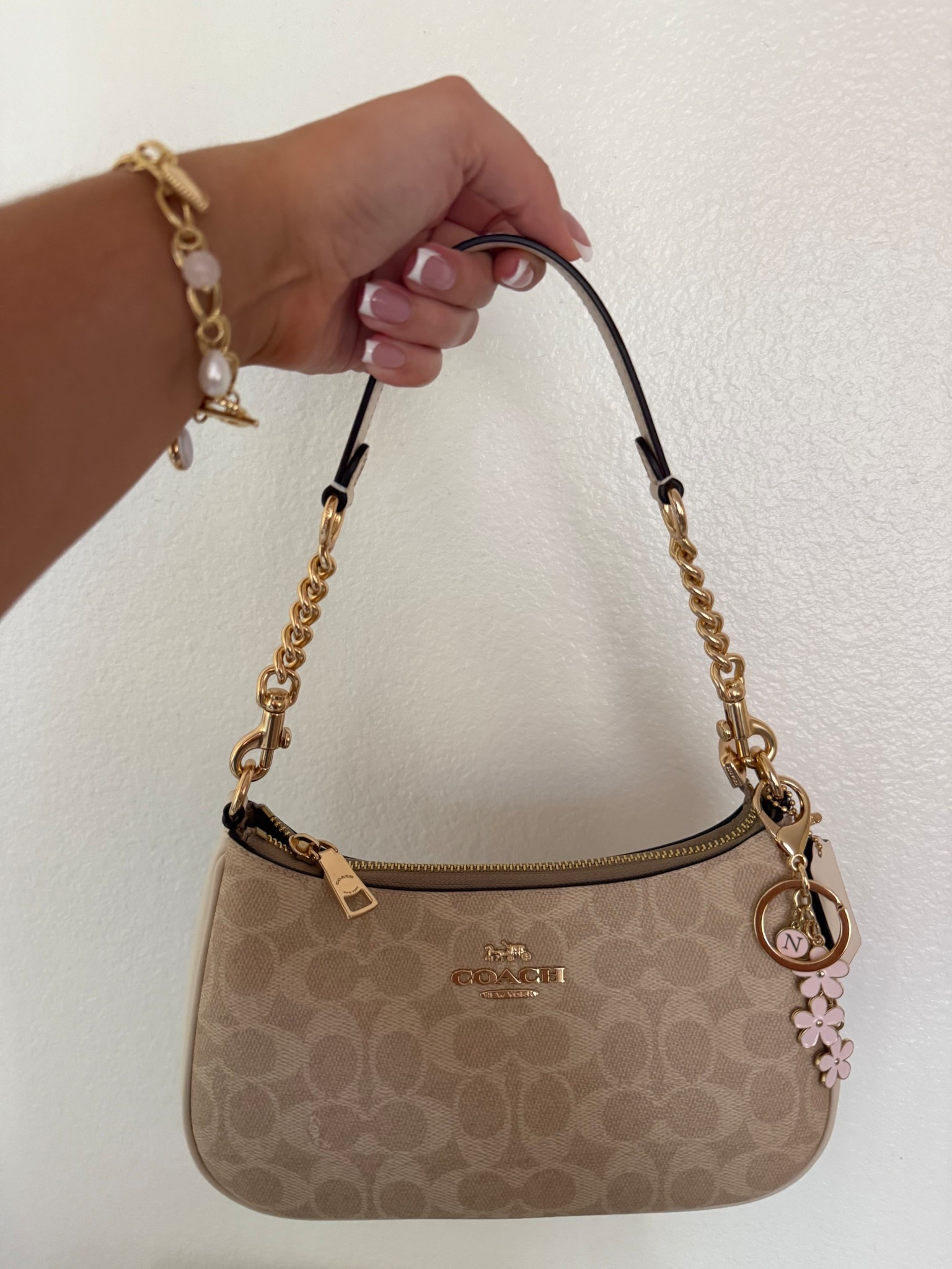 BACK IN STOCK ALERT!!! 🫶🏻✨
#coach #coachpurse #terishoulderbag

#LTKSaleAlert #LTKootd