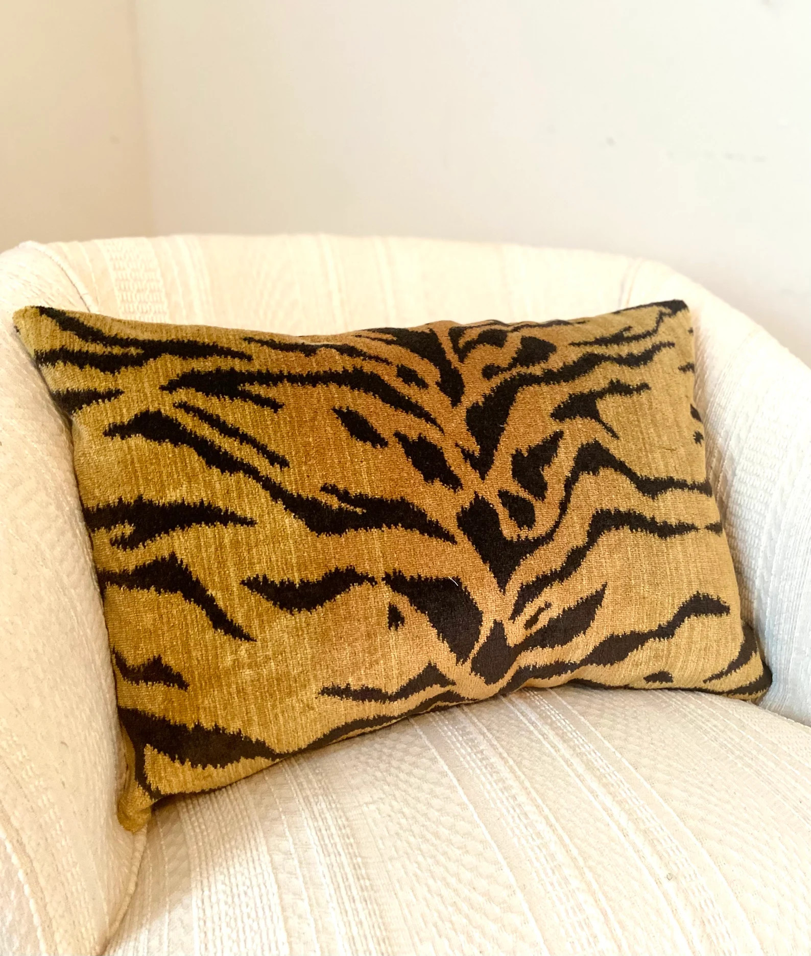 Noblis Velours Tiger, Gold Black Tiger, Animal Print Designer Velvet Pillow Cover, High End Desig... | Etsy (US)