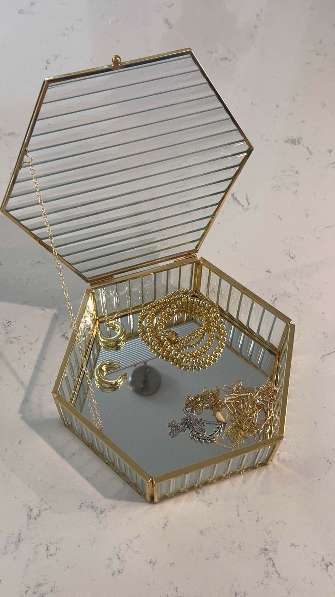 Ribbed glass jewelry box

Walmart finds  new arrivals  home decor  brass jewelry box 

#LTKSeasonal #LTKHome #LTKFindsUnder50