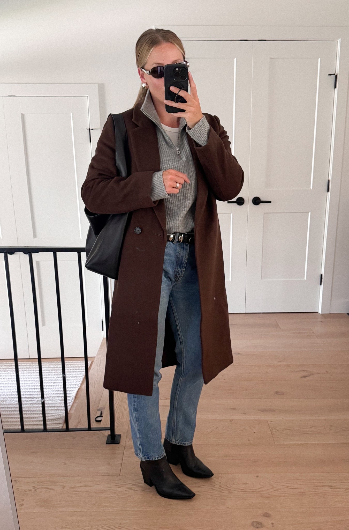 30 days of fall outfit idea 💡 day 27 - cashmere half zip sweater, vintage Levi’s (linked similar), brown wool Coat, black accessories (Khaite studded belt), and black ankle boots! 



#LTKFallSale #LTKItBag #LTKSeasonal