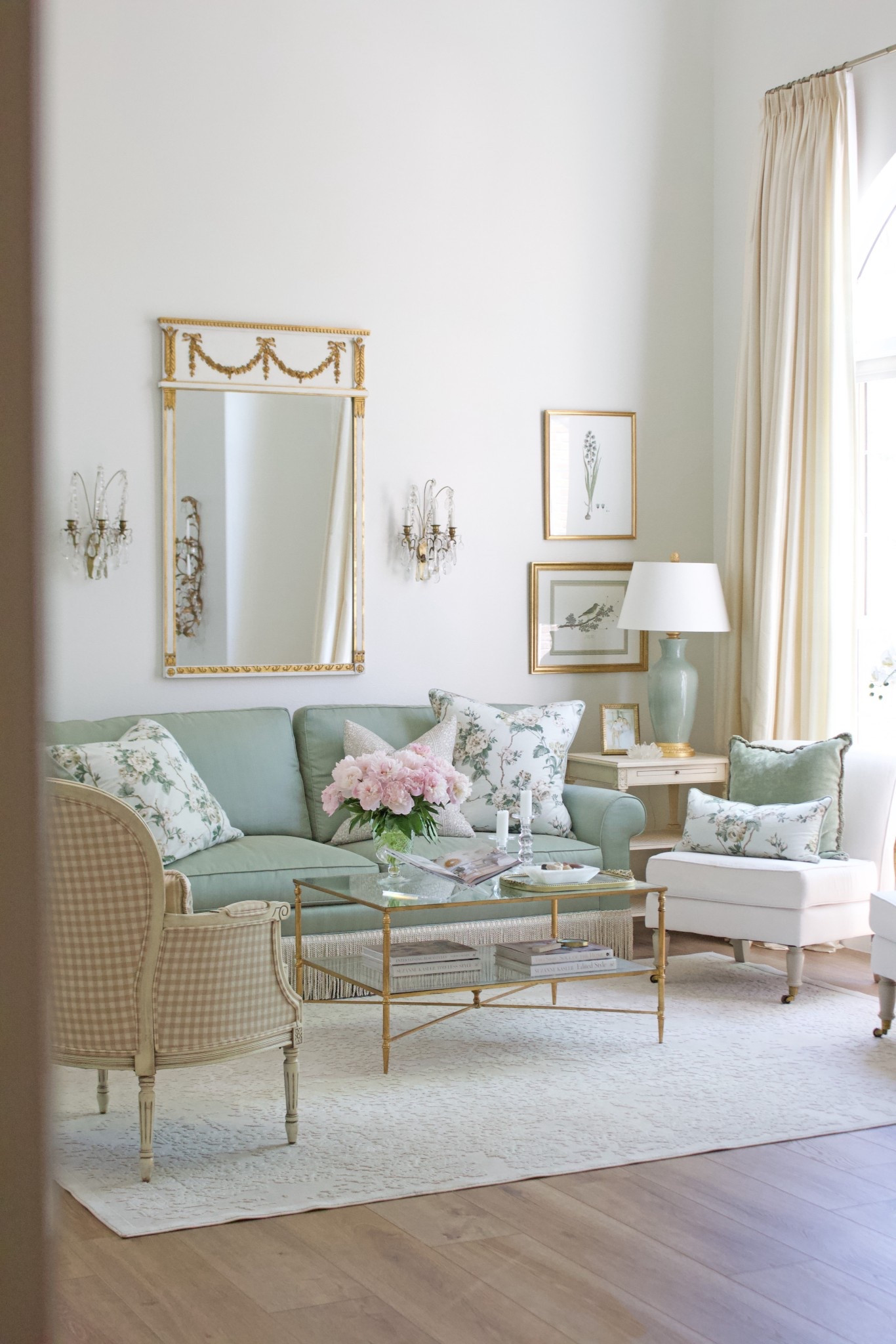 Shop our formal living room sources and more similar styles!🌸🌸🌸