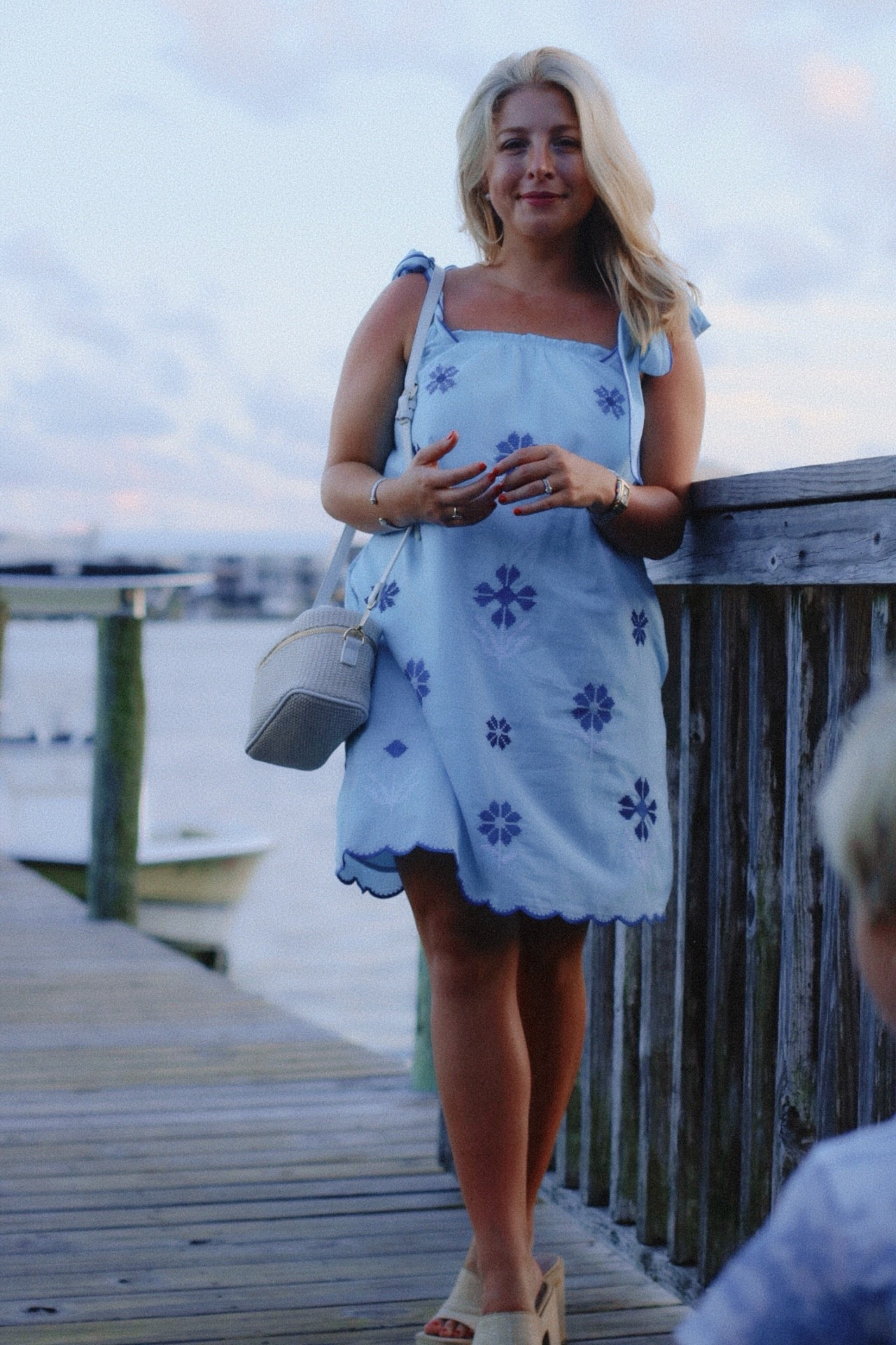 Vacation summer dress! Fits bery oversized. Wearing my true size small. 