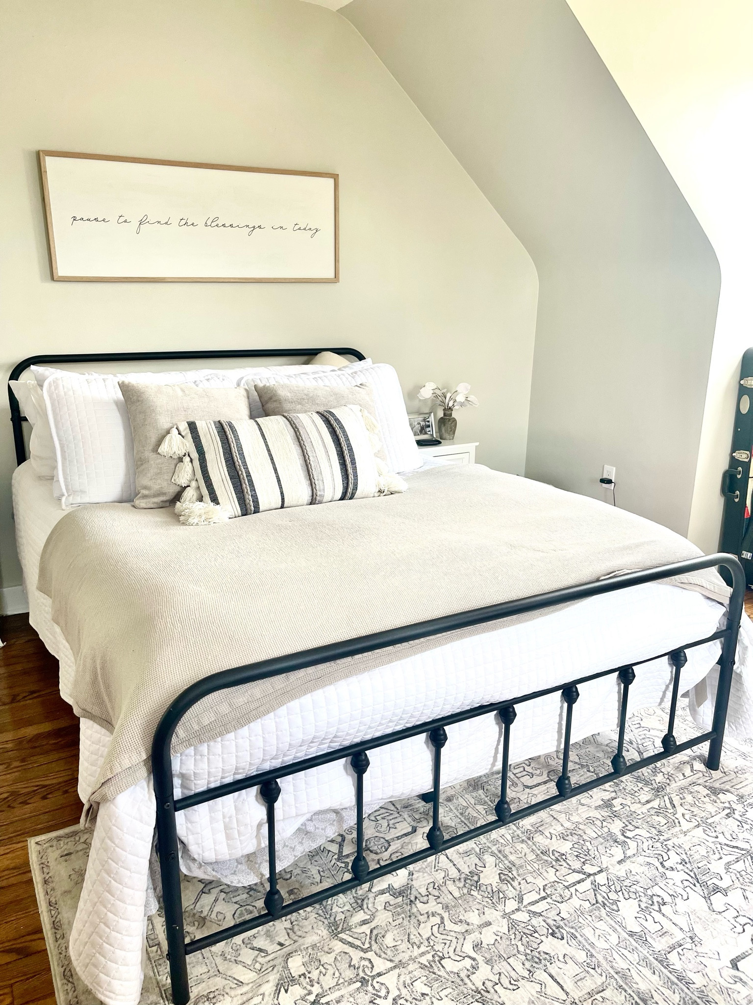 our new bedding 🖤

Modern home decor, farmhouse home decor, neutral home, gray and white home, bedroom decor, bedroom ideas, affordable bedroom decor, Amazon home finds 

#LTKHome #LTKSaleAlert #LTKFindsUnder100