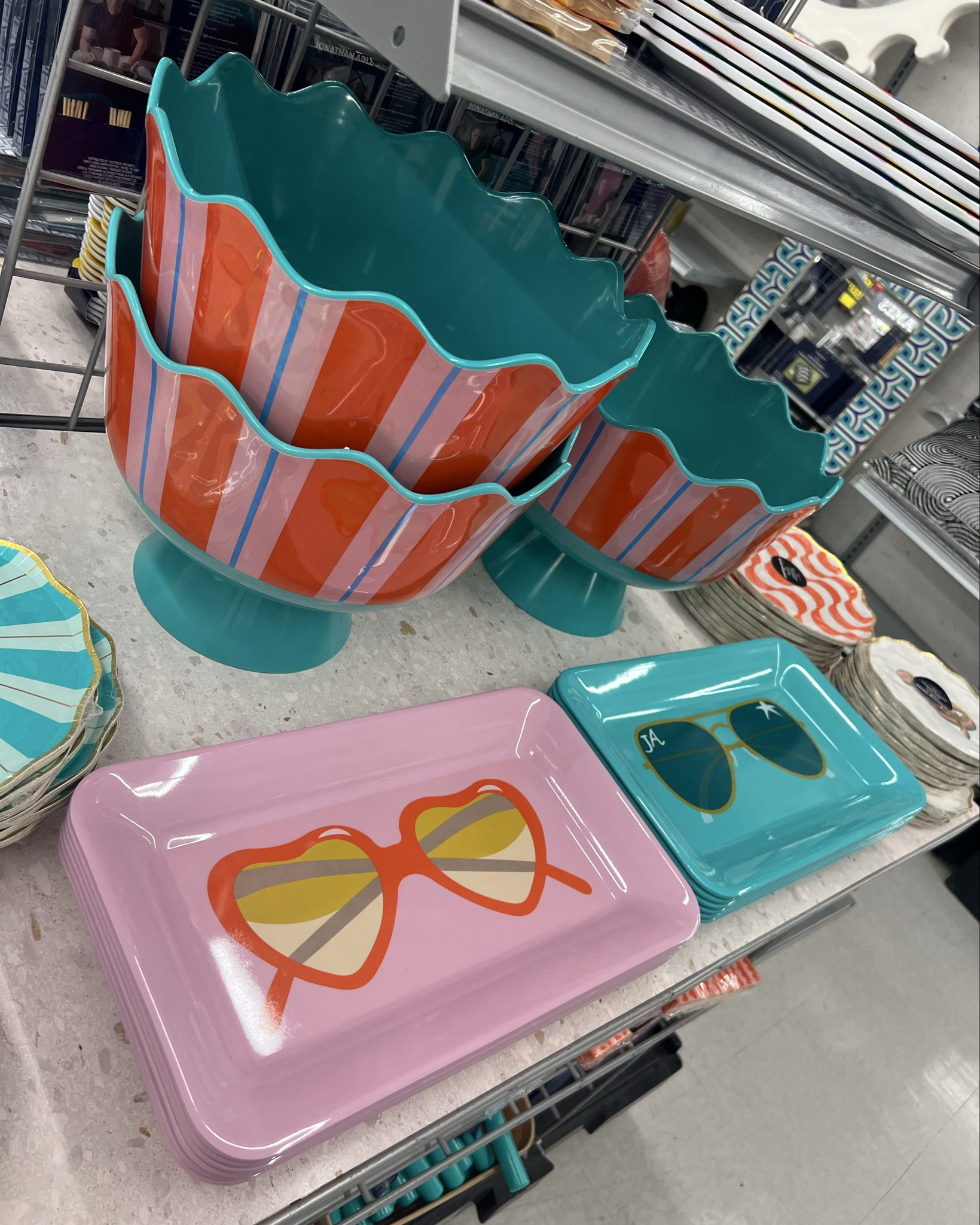 Shades of Summer 😎💖🩵🧡
… some of the cute pieces in the entertaining category of the Jonathan Adler for Michael’s collab!

