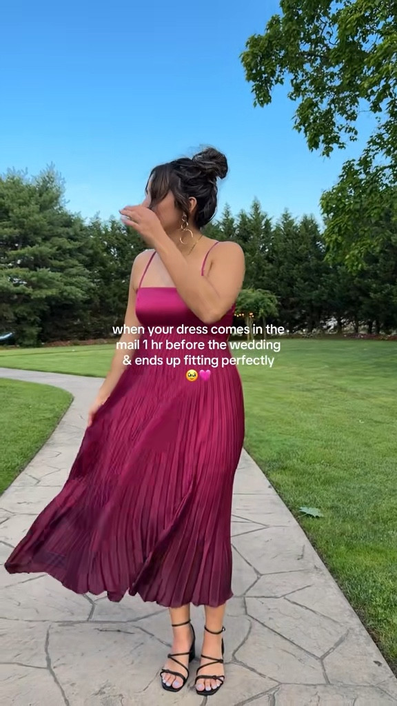 Perfect wedding guest dress from Abercrombie :) so comfy & was great to wear on a hot hot day! True to size - wearing an M (normally am an 8)

#LTKSeasonal #LTKWedding #LTKSummerEdit