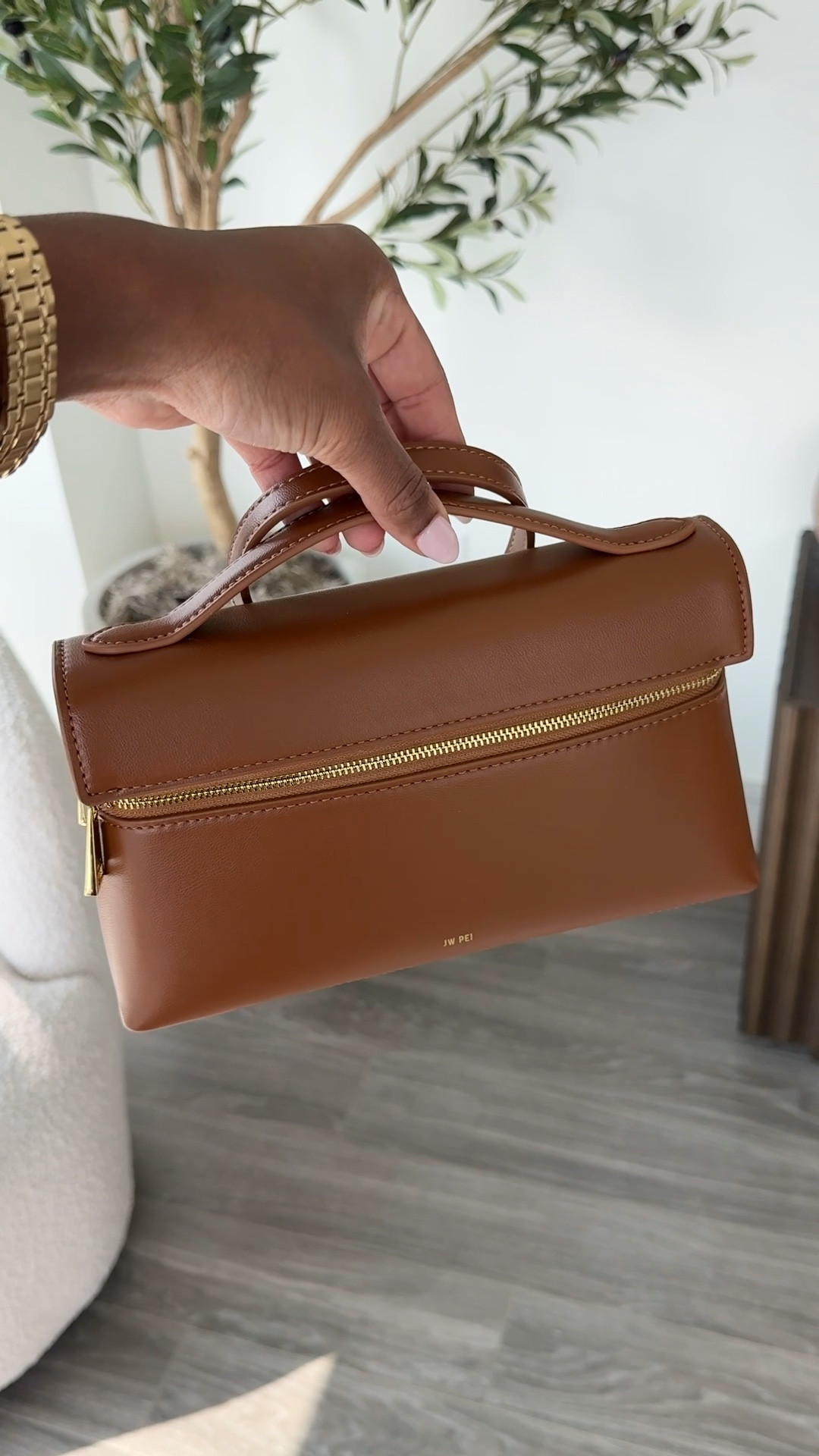 In love with this stunning brown top handle bag with gold hardware! The perfect spring and summer handbag. It also comes with an adjustable strap to turn it into a crossbody! ✨

#LTKFindsUnder100 #LTKWatchNow #LTKItBag