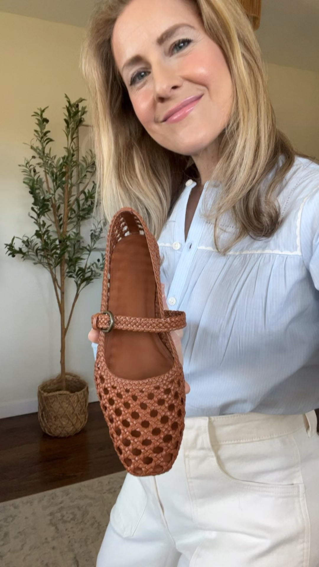 These woven mary Jane flats continue to be one of my most worn shoes (when I’m not in sneakers lol). Fit tts. Several colors. 