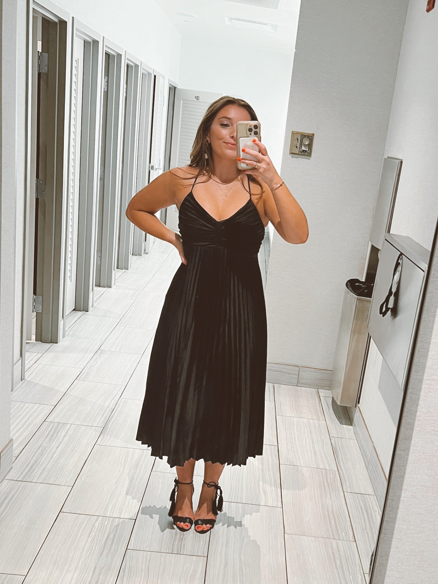 Great wedding guest dress! Found a similar one in a different color 👗 

#LTKfindsunder100 #LTKwedding #LTKSeasonal