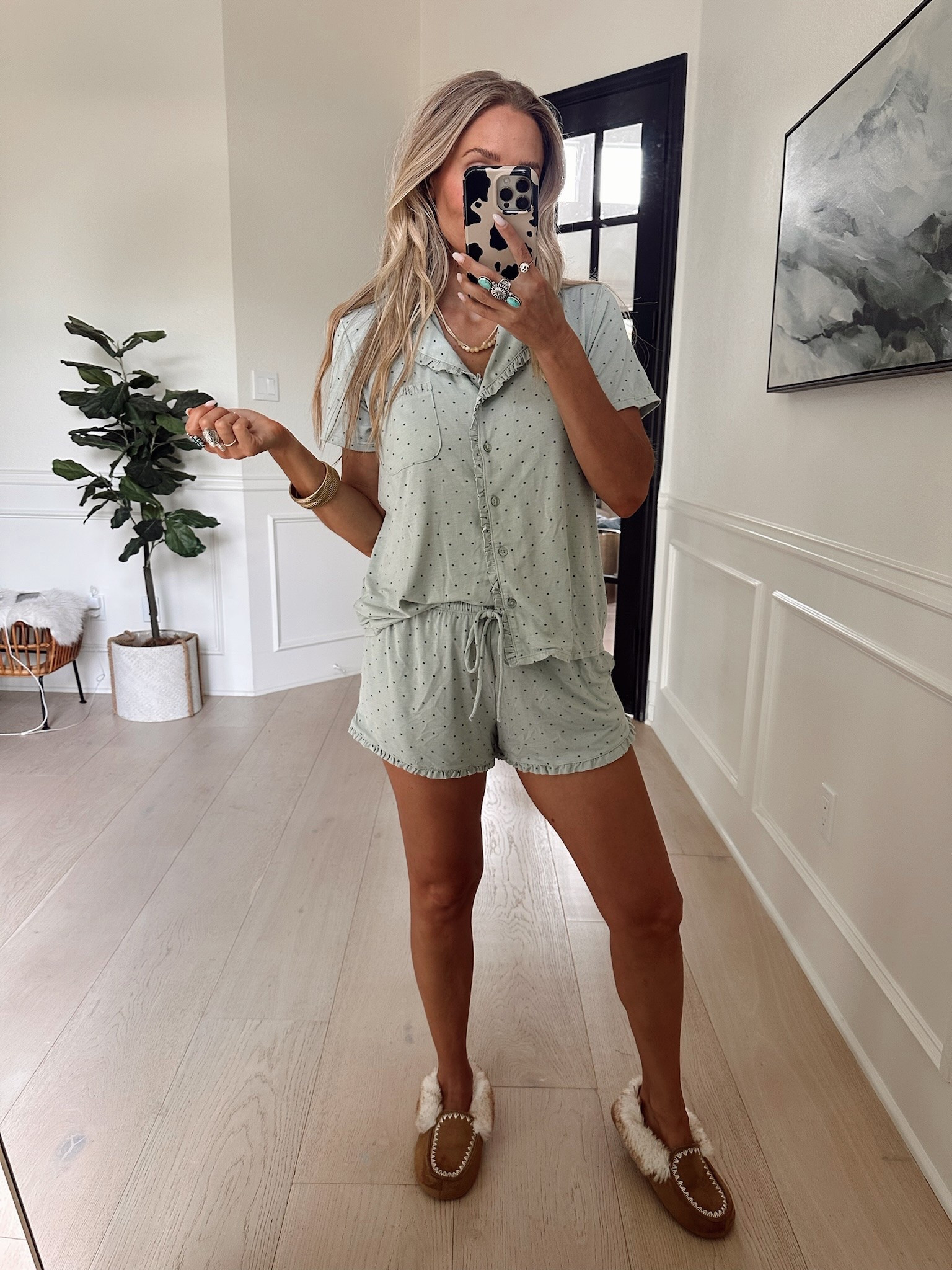 Polka dots, buttery soft fabric & under $25 pajamas…. They look + feel designer but they are WALMART!!! 👏🏼 
@walmartstyle #walmartpartner #walmartstyle

Wearing size s / my tts