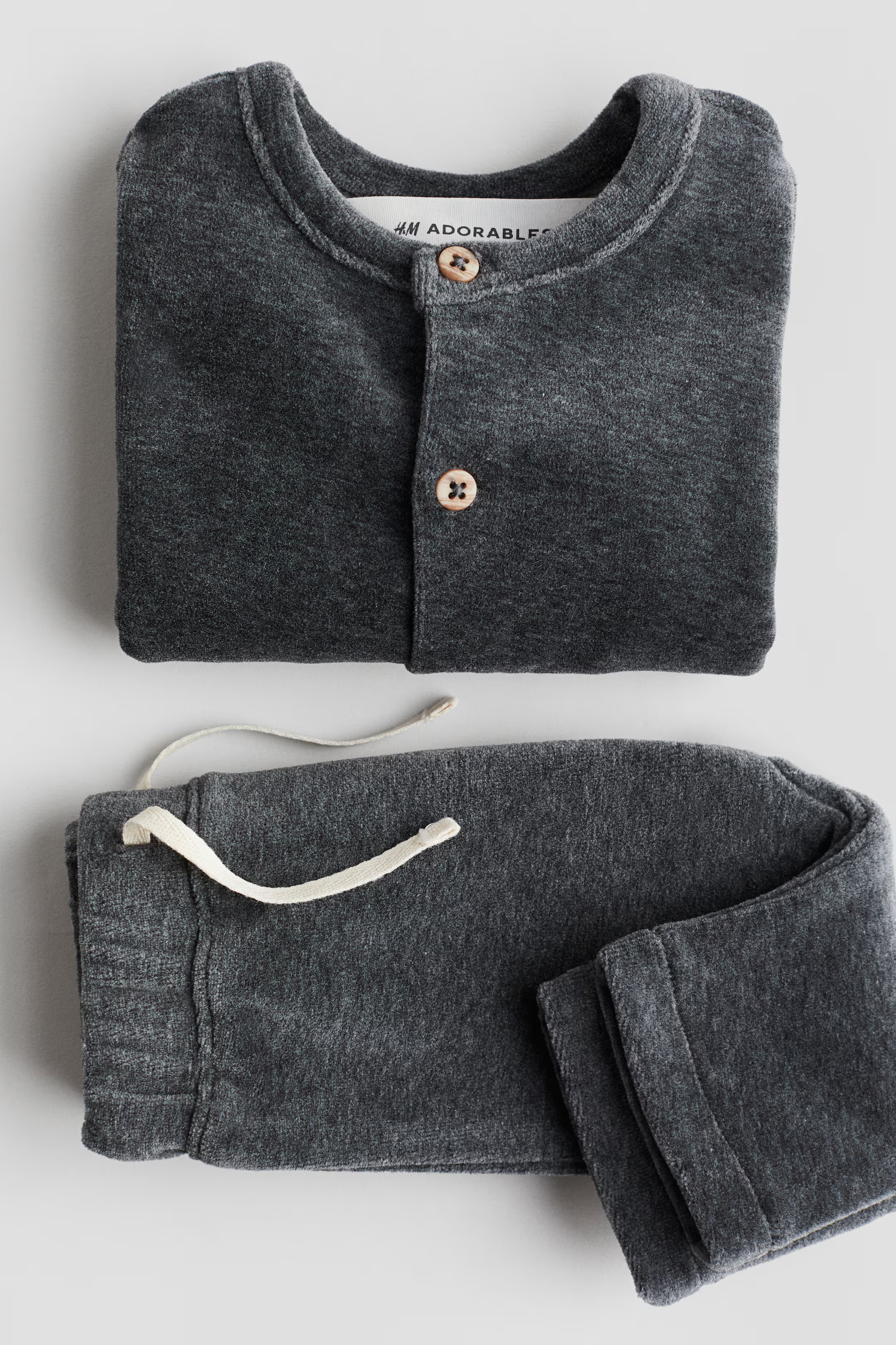 2-piece velour set | H&M (UK, MY, IN, SG, PH, TW, HK)