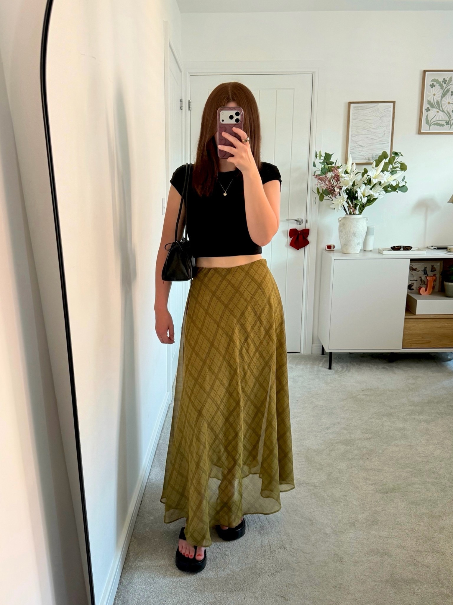 Bank Holiday Weekend Outfit 🌞✨

I’m 5ft 1 and wearing a size 6 in the skirt 

• olive Green checkered midi maxi skirt petite style women’s uk 2026 trendy outfit brunch outfits holiday outfit •