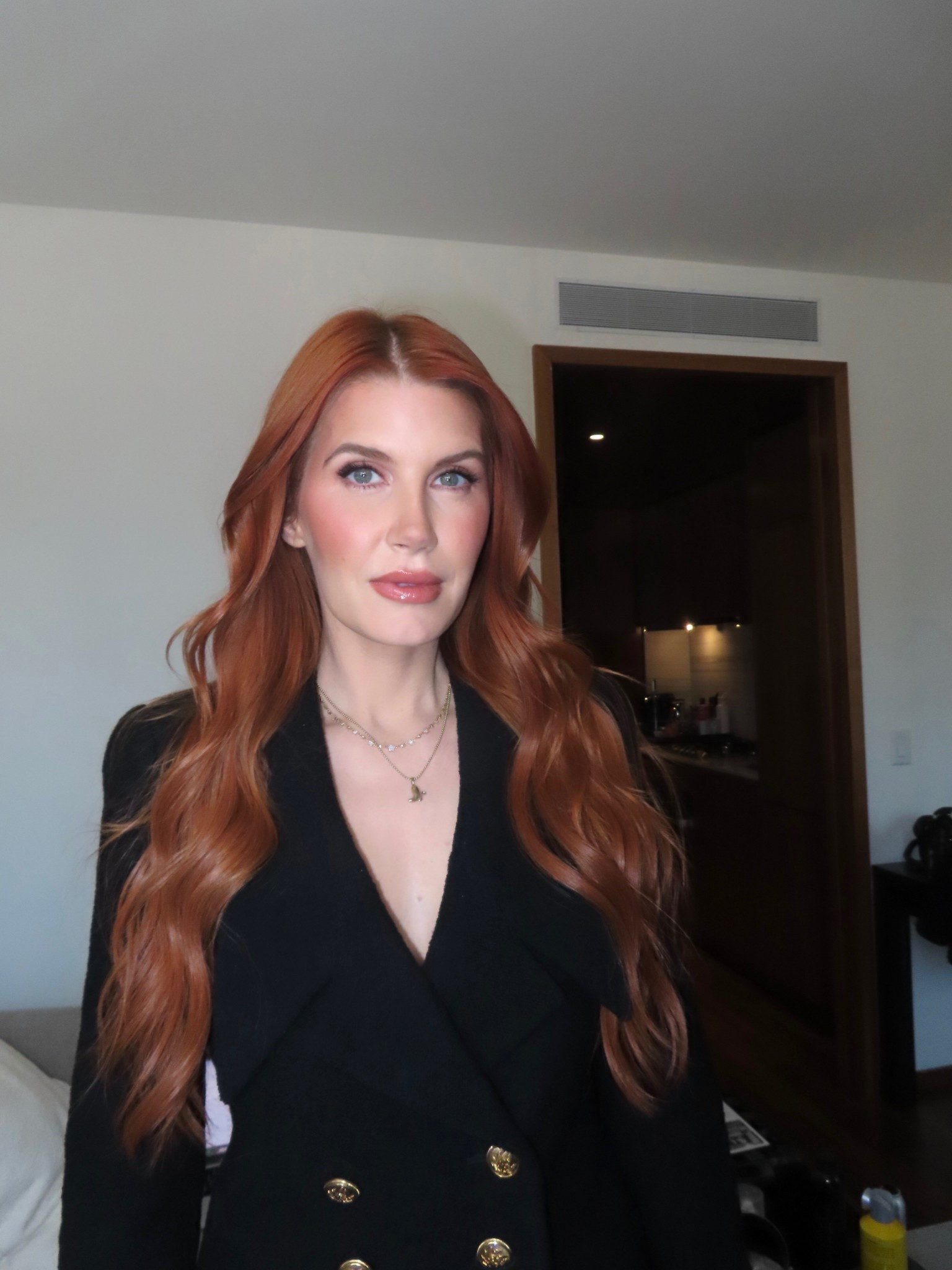 Glam for Yahoo Finance live broadcast🎥

My hair artist, Alison, showed me this root touch-up she uses to fill in thinner spots to create fullness and volume - immediate add to cart.