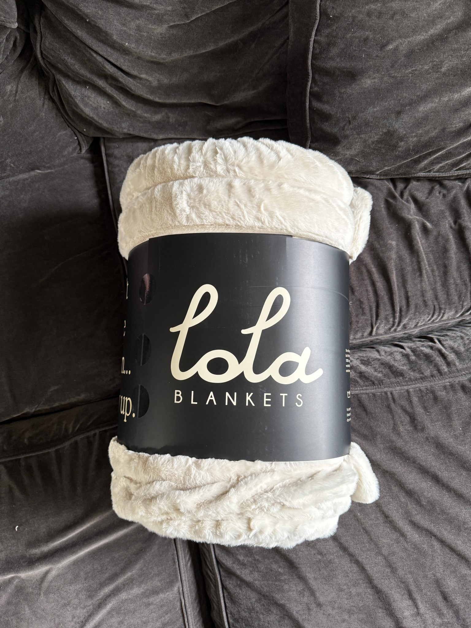 The coziest blanket EVER! Perfect for you or someone you love. 

#LTKHoliday #LTKHome #LTKFamily