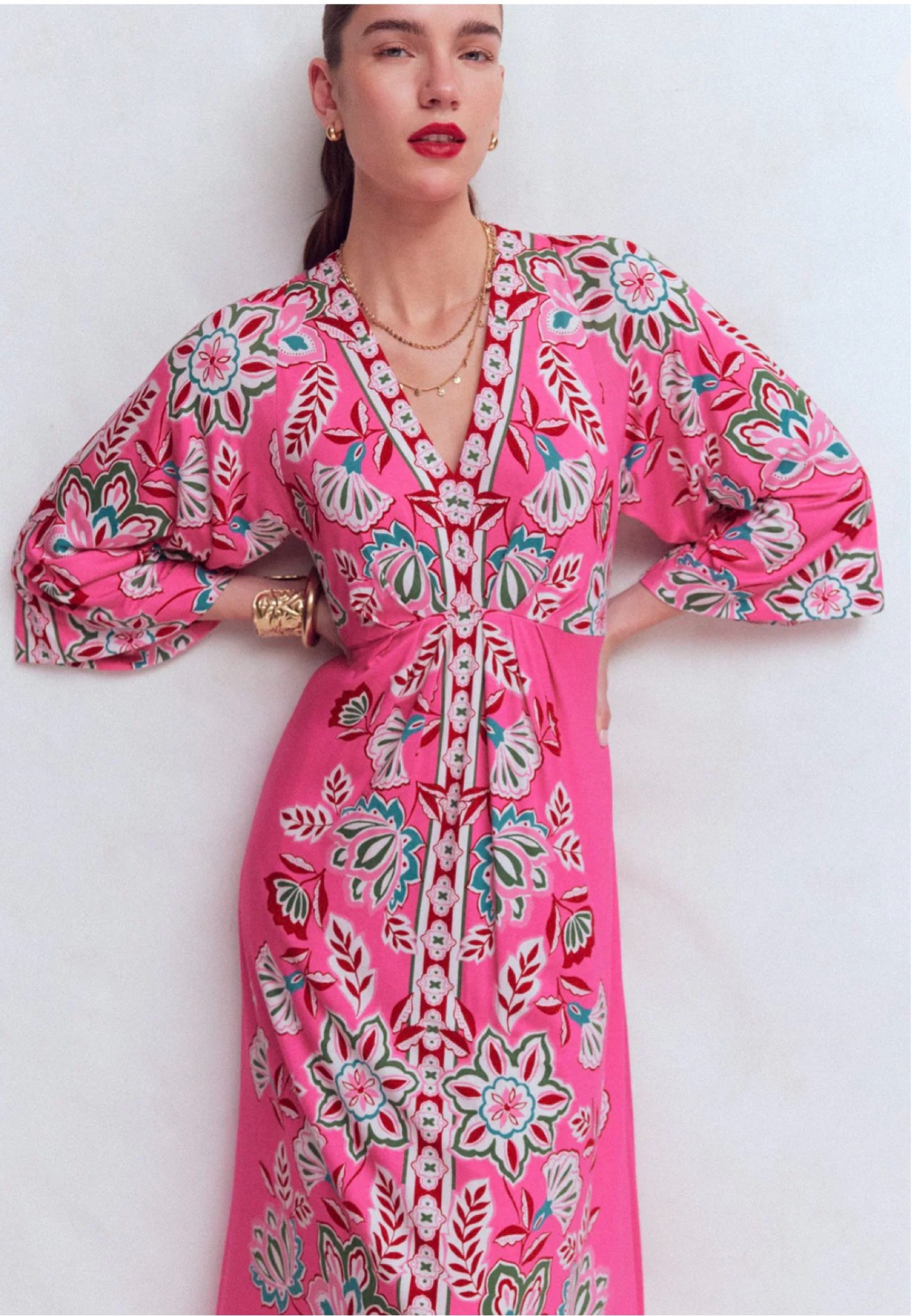 Nell Kimono Midi Jersey Dress

The bold floral print on this dress guarantees holiday vibes – even if you’re only heading to the office. The kimono-style sleeves and waist pleats create a flattering silhouette.

#LTKootd #LTKWorkwear #LTKTravel