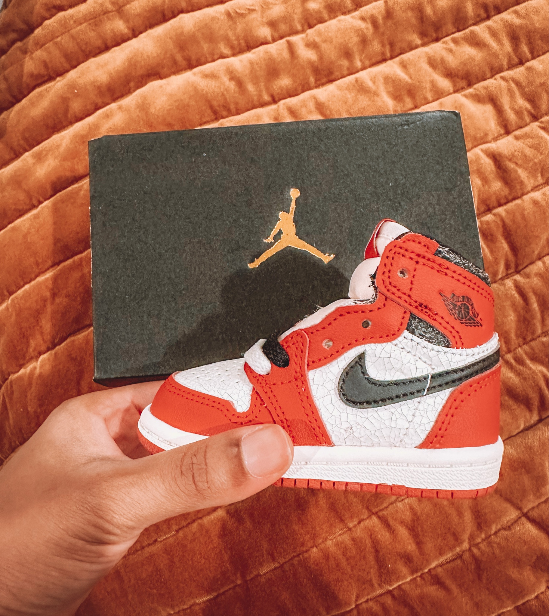 Such cute infant sneaks! ☺️❤️

#infantshoes #infantsneakers #babyshoes #sneakers #babysneakers #jordans #tennisshoes #babyclothes #nikes #shoes 

#LTKbump #LTKshoecrush #LTKbaby