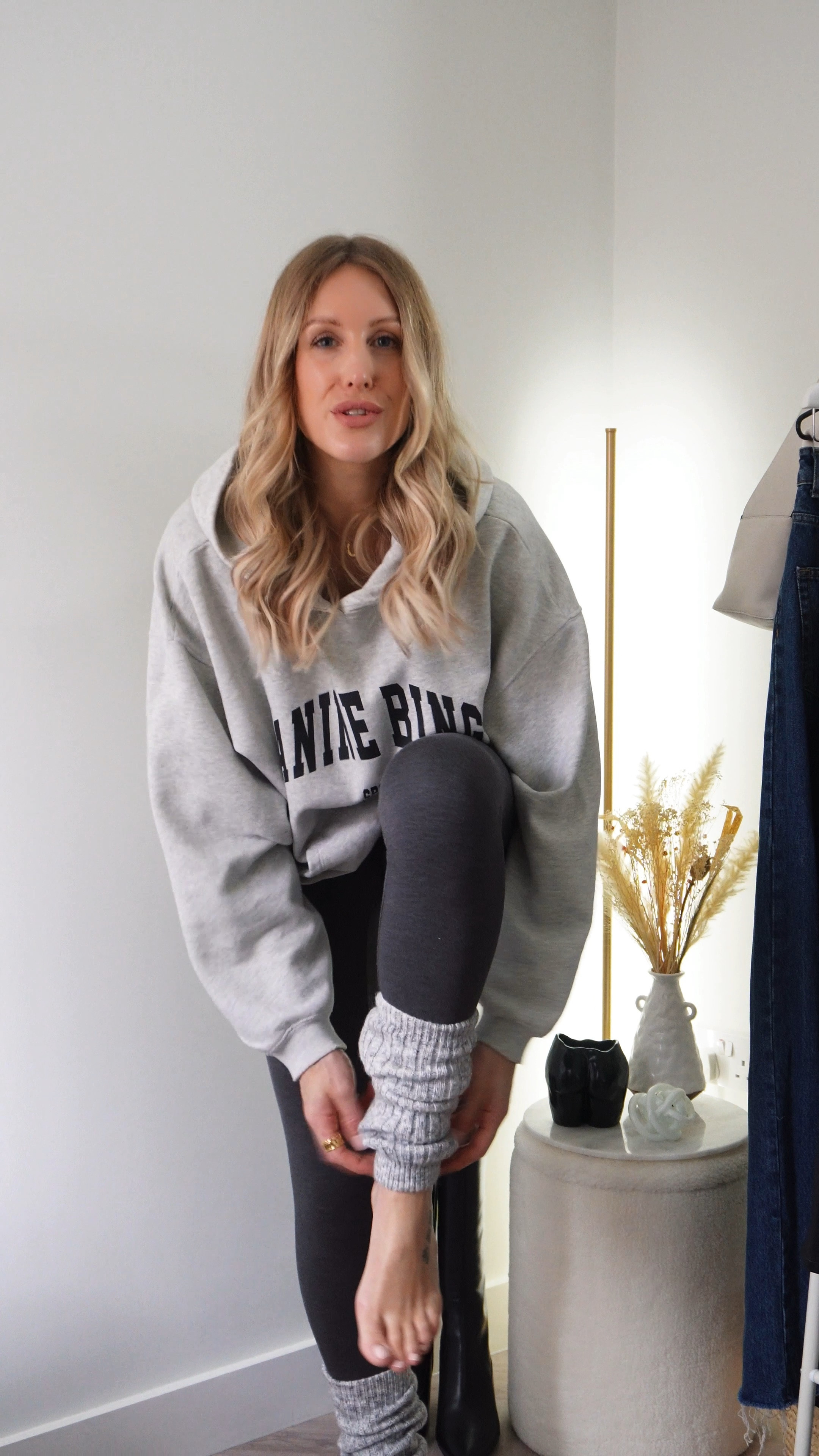 SNOW DAY OUTFIT - Winter Capsule Wardrobe day 3/20 outfits for cold weather ❄️

I’ve found a fab alternative for my Anine Bing hoody and although they may not be the most flattering a balaclava and leg warmers have become winter wardrobe essentials for me! 

#snowoutfit #coldweatheroutfit #aninebing #thermals #capsulewardrobe #winteroutfit 


#LTKSeasonal #LTKFind #LTKshoecrush
