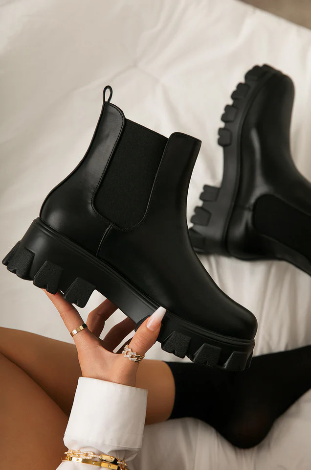 Zuzanna - Black PU | MISS LOLA