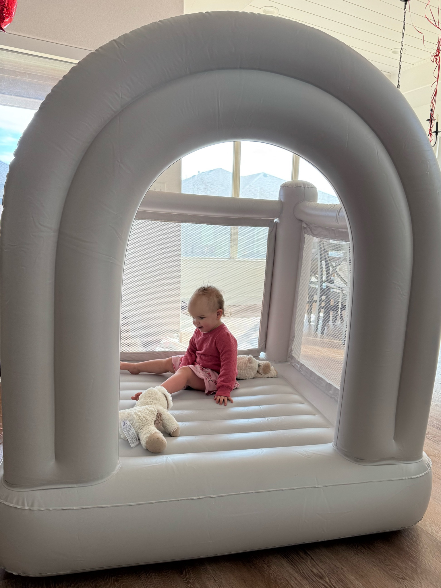 Play Smol bounce house 🤍

#playsmol #bouncehouse #jollyjump #toddler #toys #target

#LTKKids #LTKMostLoved #LTKParties