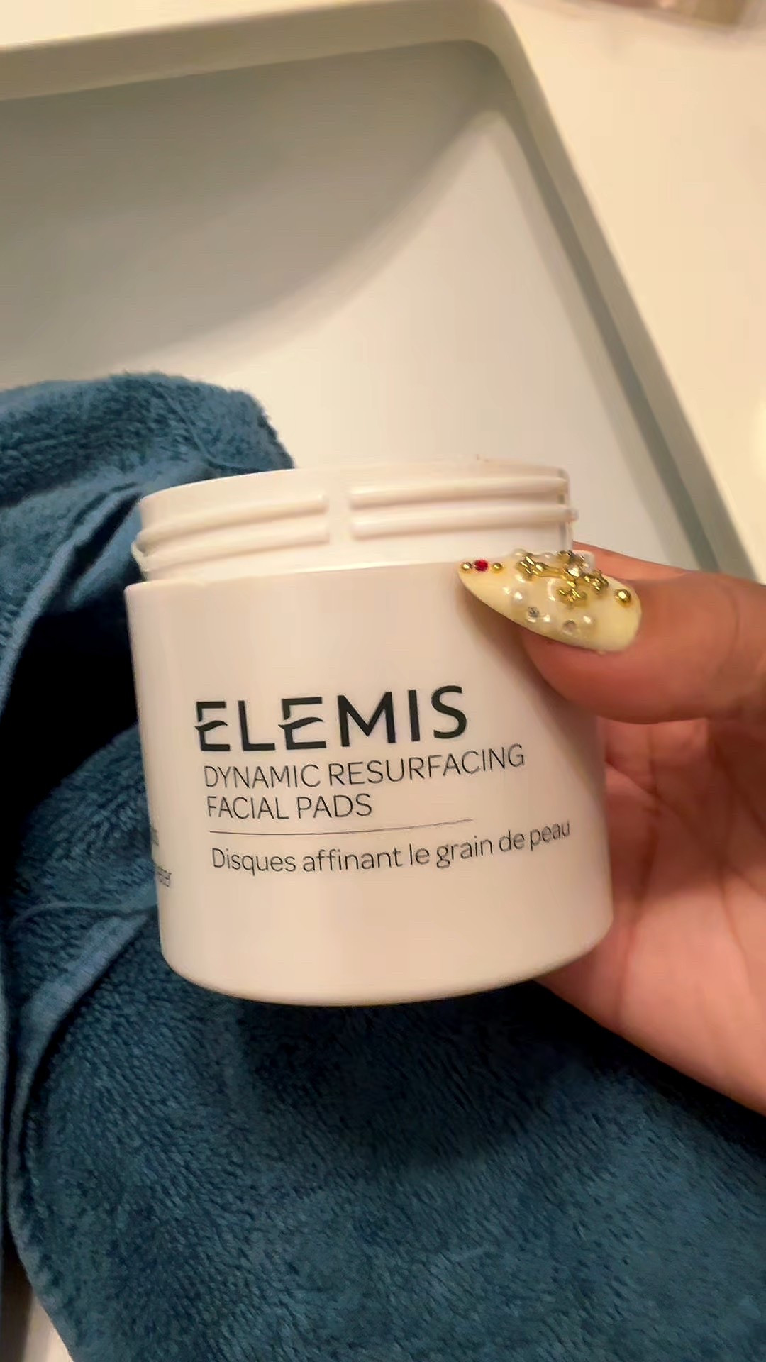 These dynamic facial radiance pads by Elemis are my favorite way to exfoliate before doing my skin care routine.✨

#LTKBeauty #LTKOver40